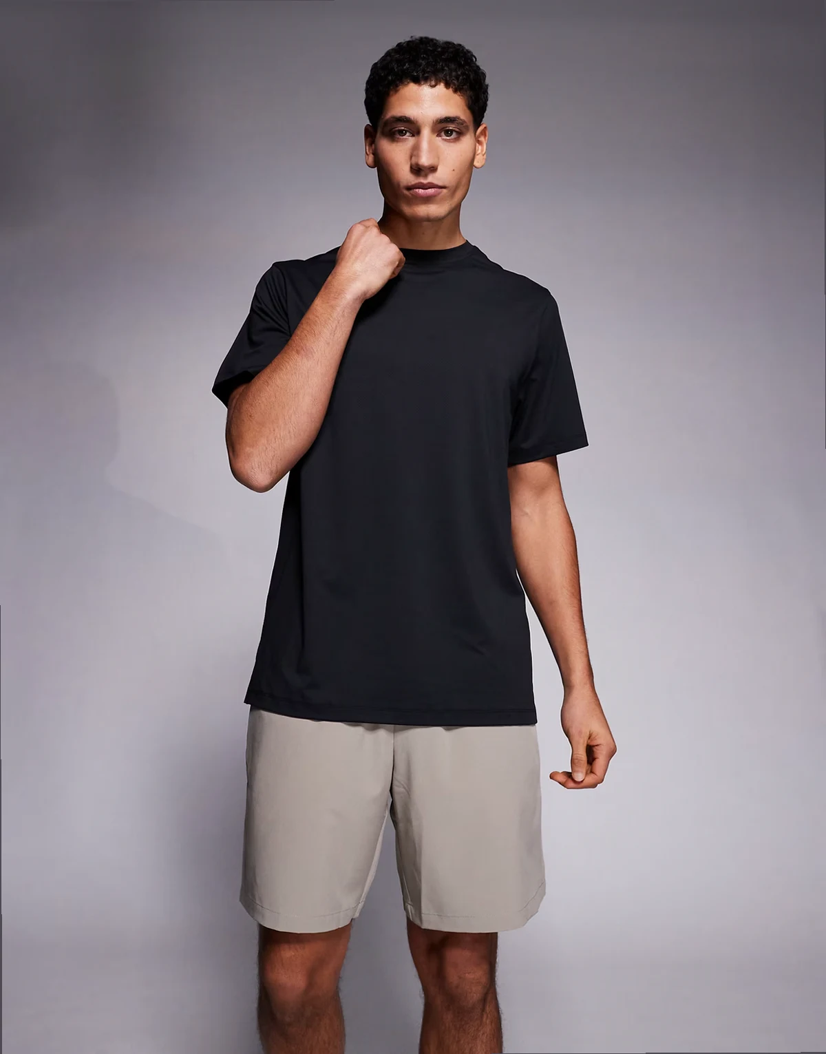 – Icon – Szarobrązowe szybkoschnące szorty treningowe o długości 18 cm z zapinanymi na zamek kieszeniami