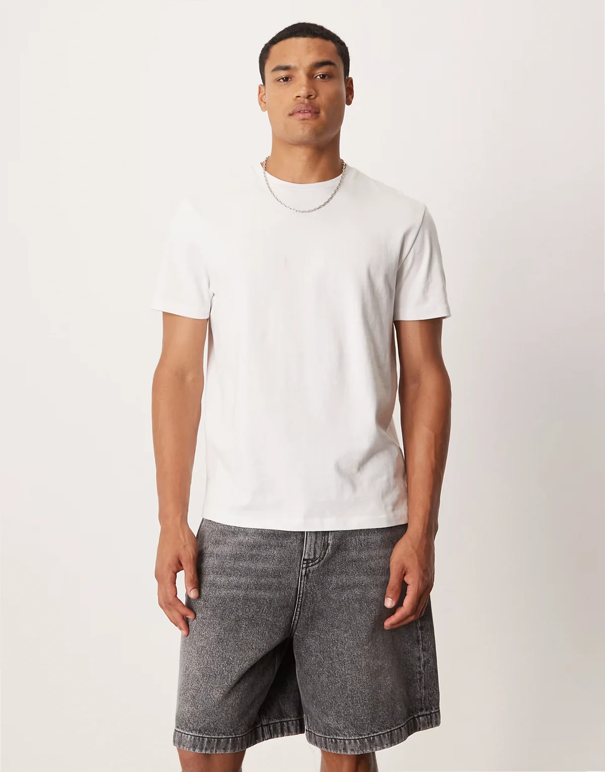 – Mittellange Denim-Jorts in dunkelgrauer Waschung