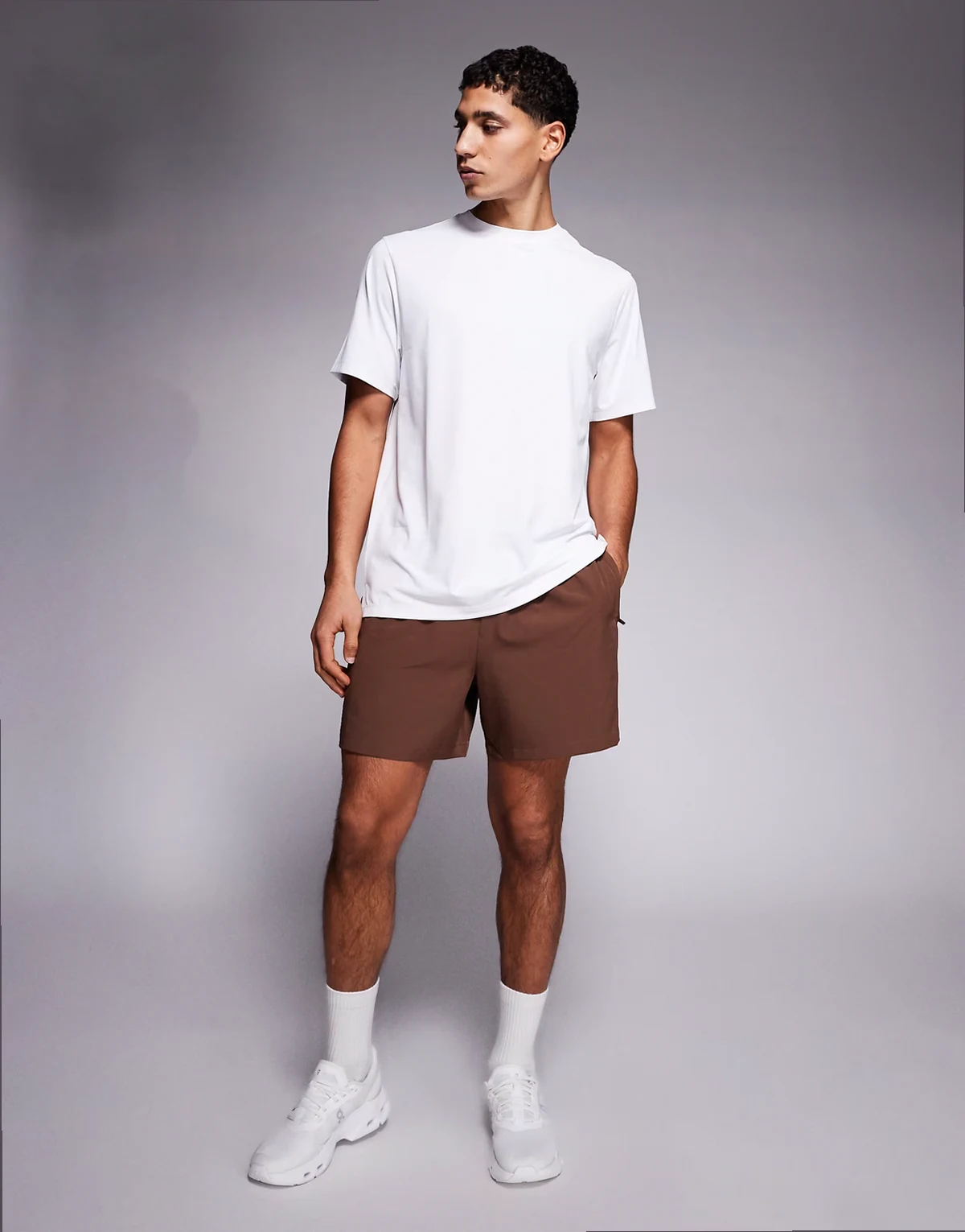 – Icon – Brązowe szybkoschnące szorty treningowe o długości 13 cm z kieszeniami zapinanymi na zamek