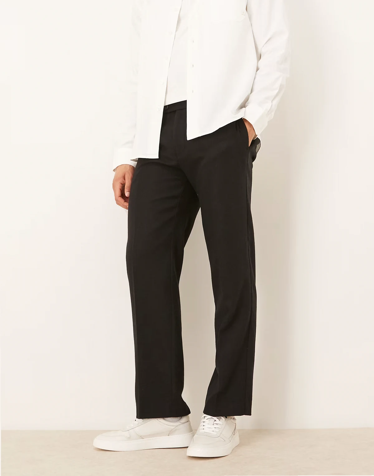 – Elegante Hose aus Wollmix in Schwarz mit geradem Schnitt und seitlich verstellbarem Bund