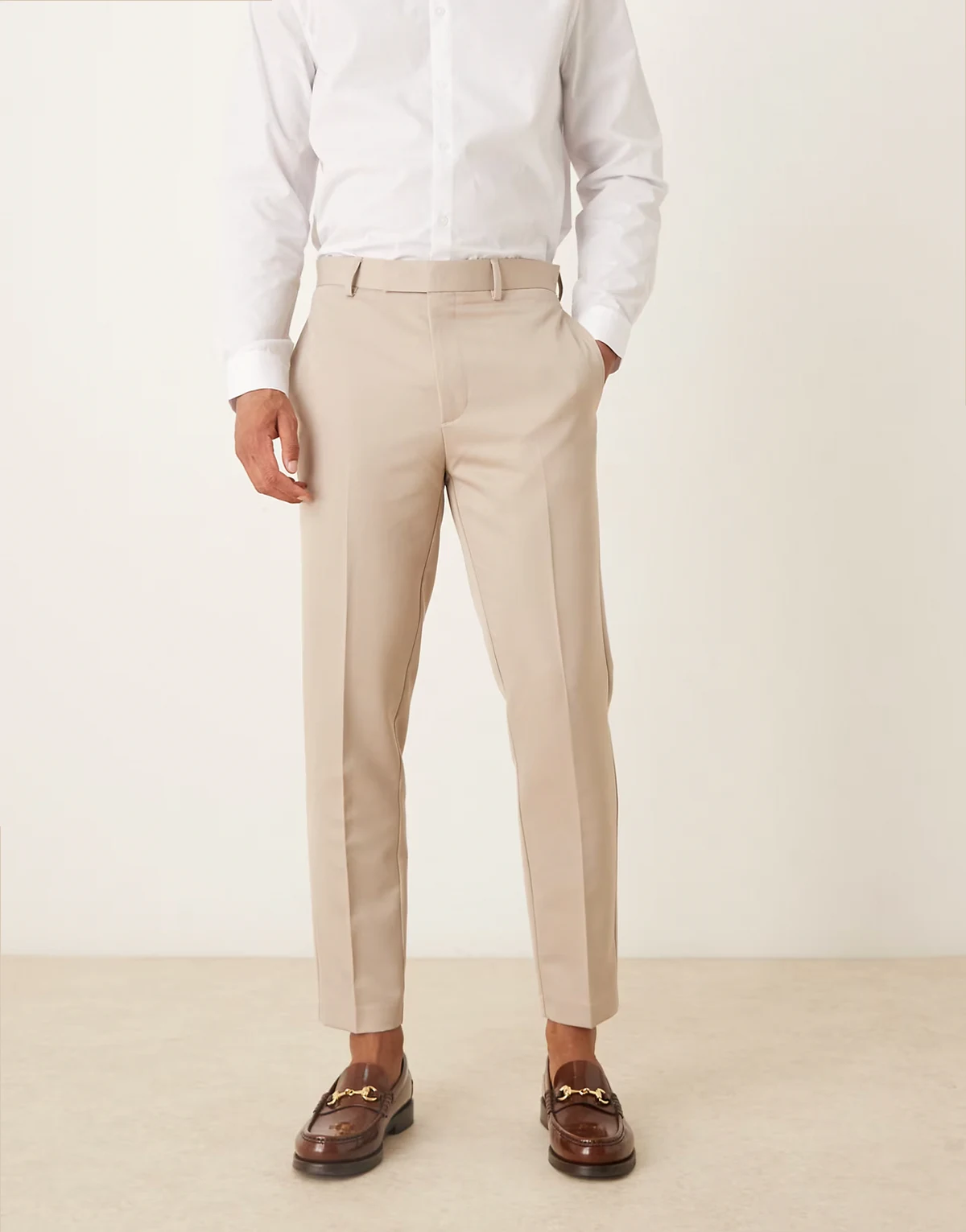 – Schmal zulaufende, elegante Hose in Steinbeige