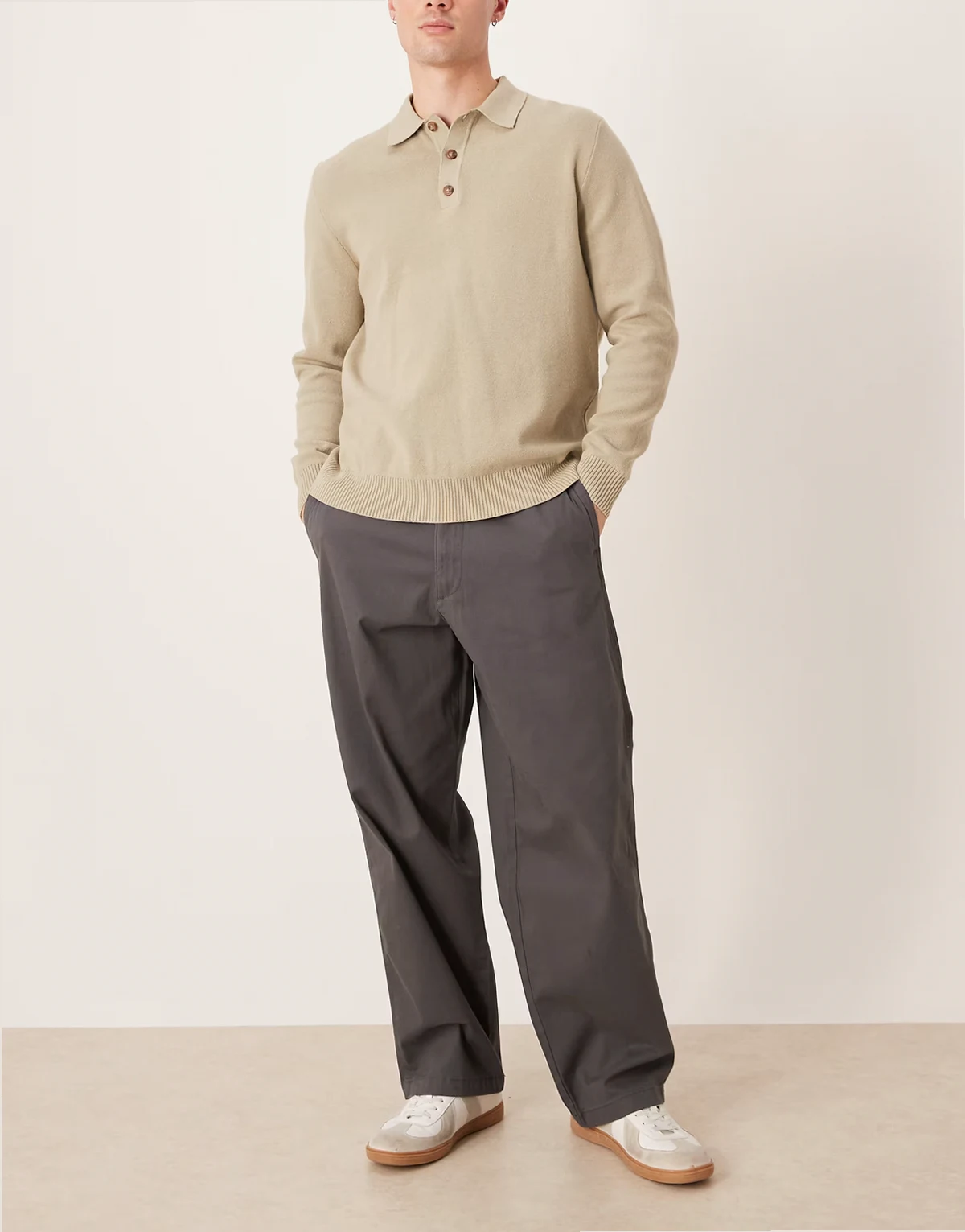 – Lockere Chinohose in Anthrazit mit geradem Schnitt