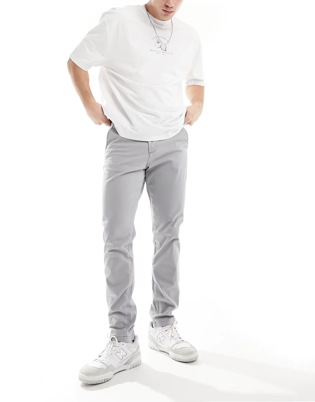 – Schmal geschnittene Chinohose in Grau