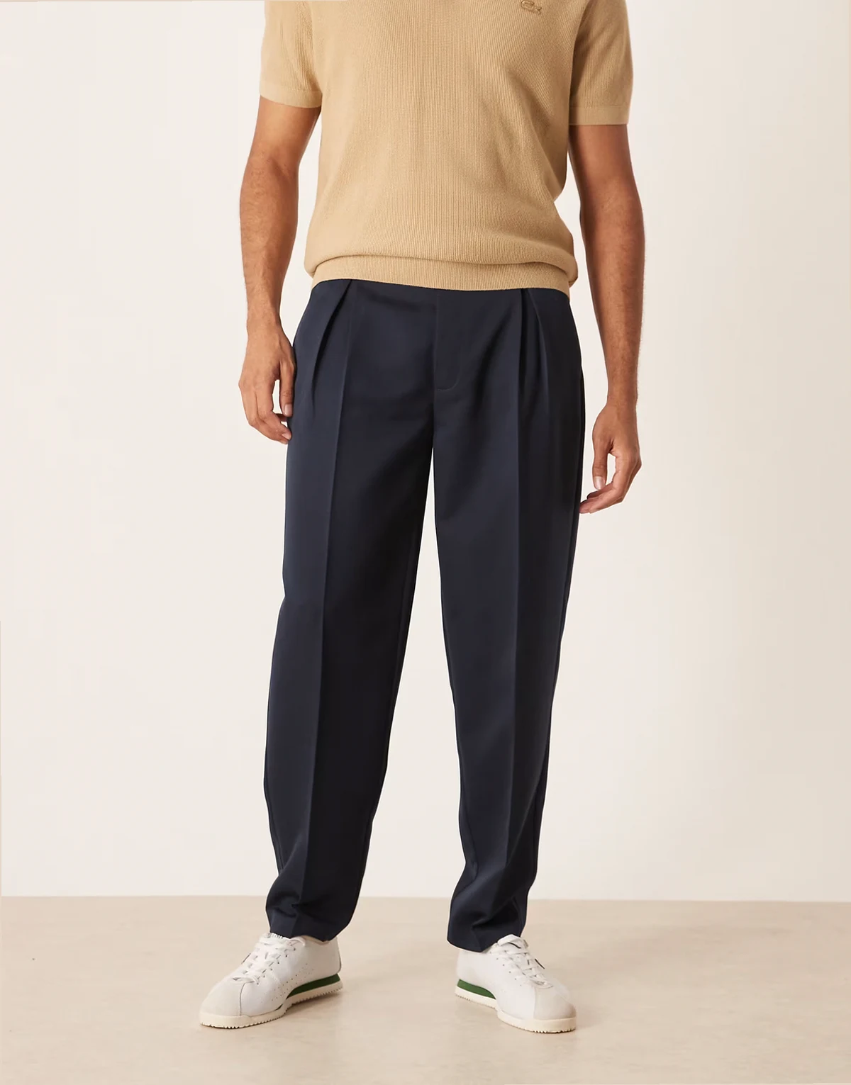– Smarte, schmal zulaufende Oversize-Hose in Marineblau mit Bundfalten