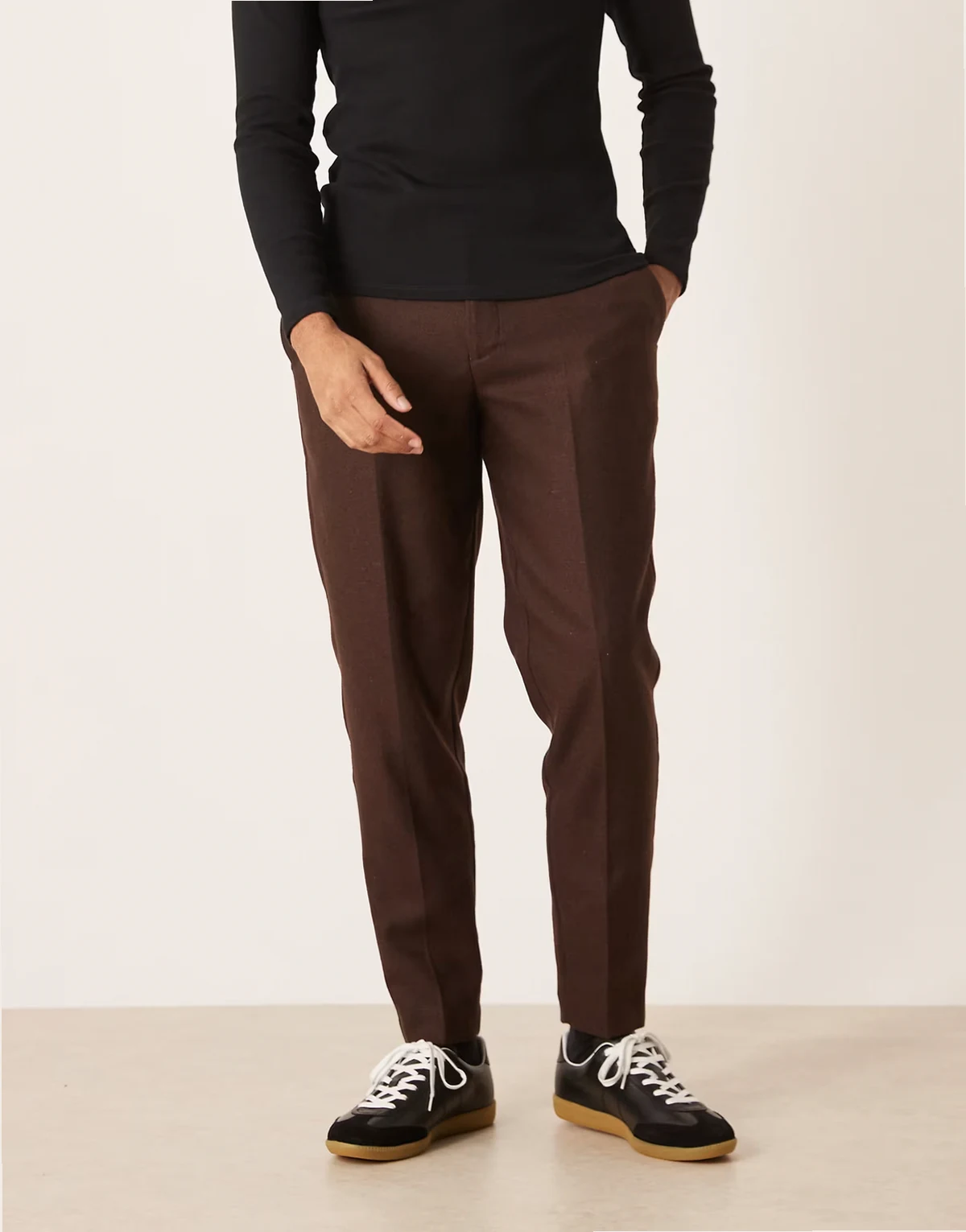– Elegante, schmal zulaufende Hose aus Wollmix in Dunkelbraun