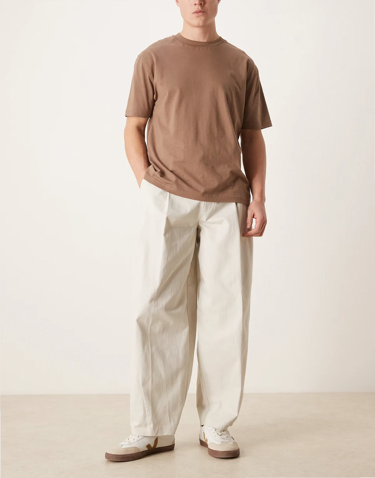 – Elegante Barrel-Hose aus schwerem Twill in Ecru aus 100% Baumwolle
