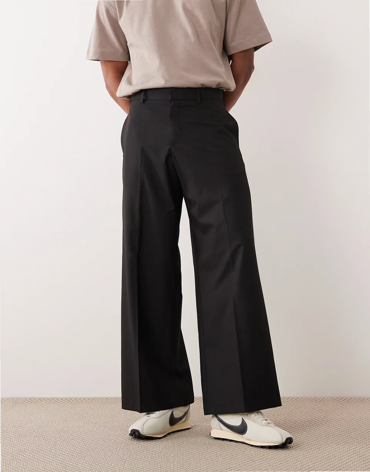 – Elegante Hose aus Jacquard in Schwarz mit weitem Bein
