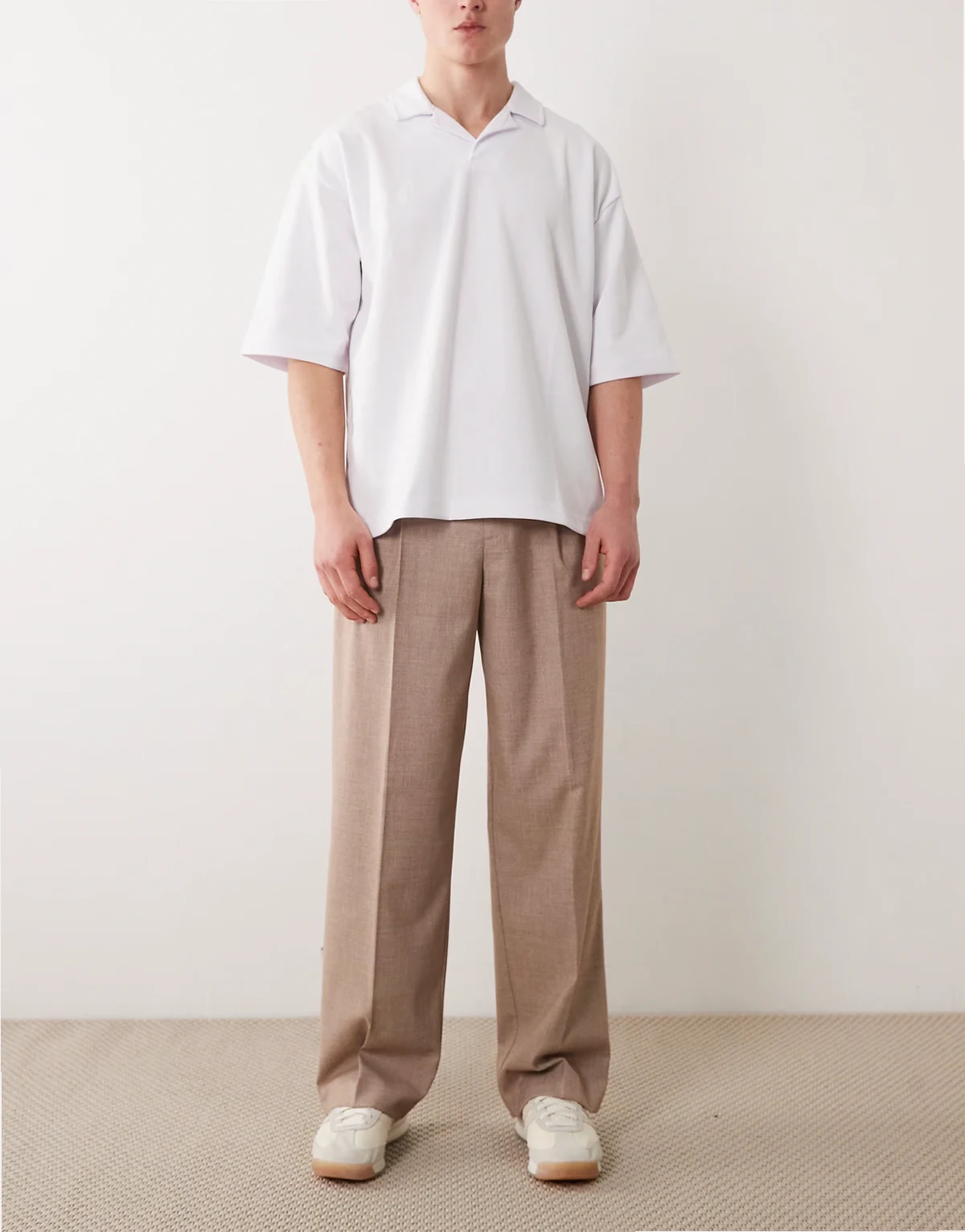 – Elegante Hose in meliertem Beige mit weitem Schnitt und Bundfalten