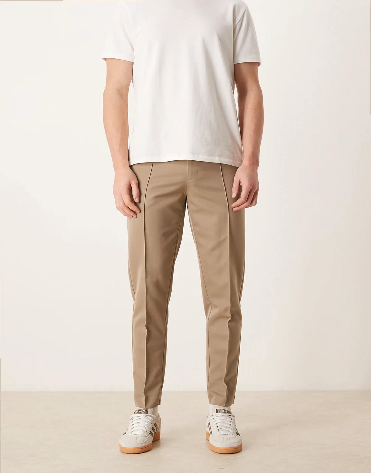 – Elegante, schmal zulaufende Hose in Khaki mit Biesen