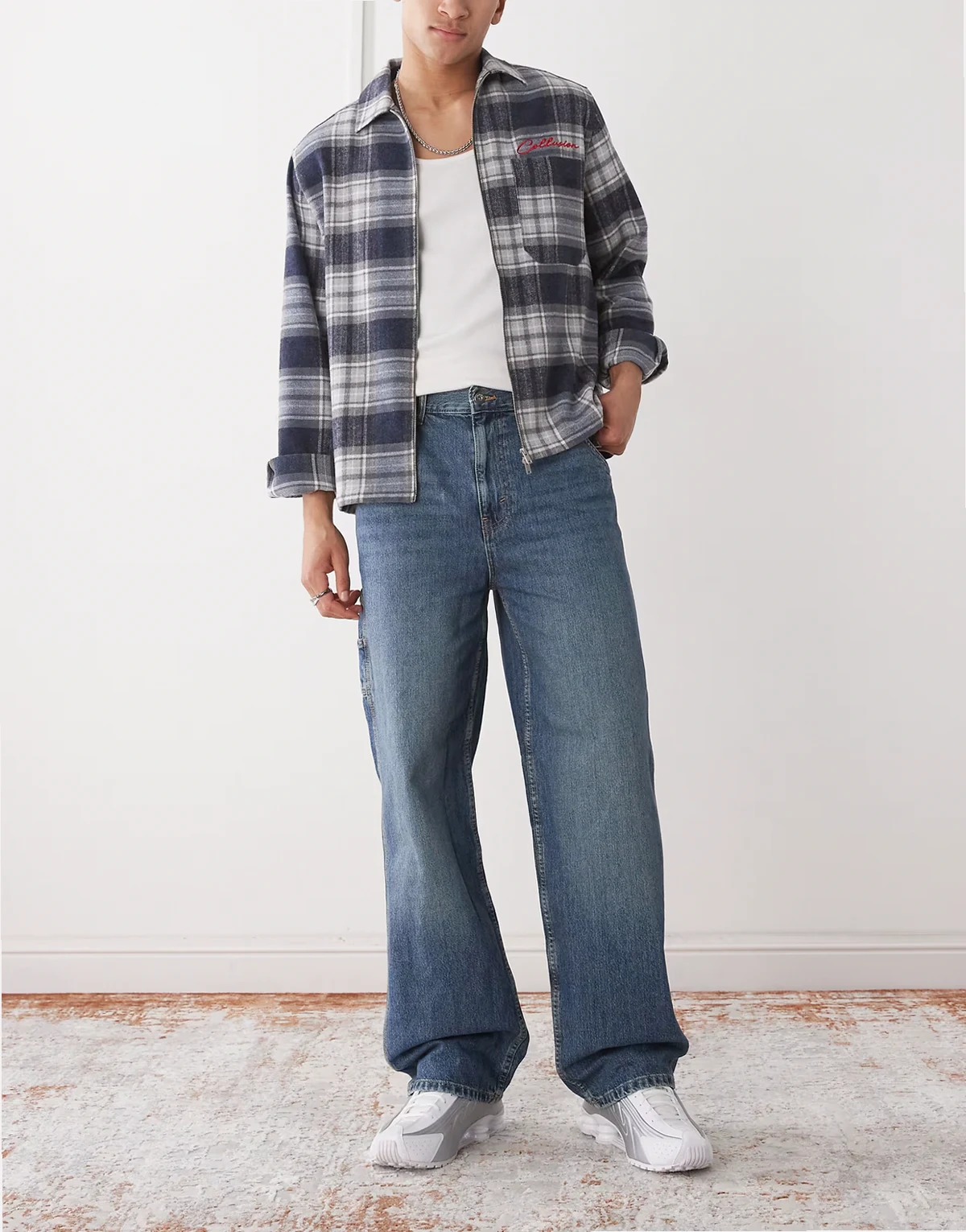 – X011 – Ciemnoniebieskie jeansy typu carpenter