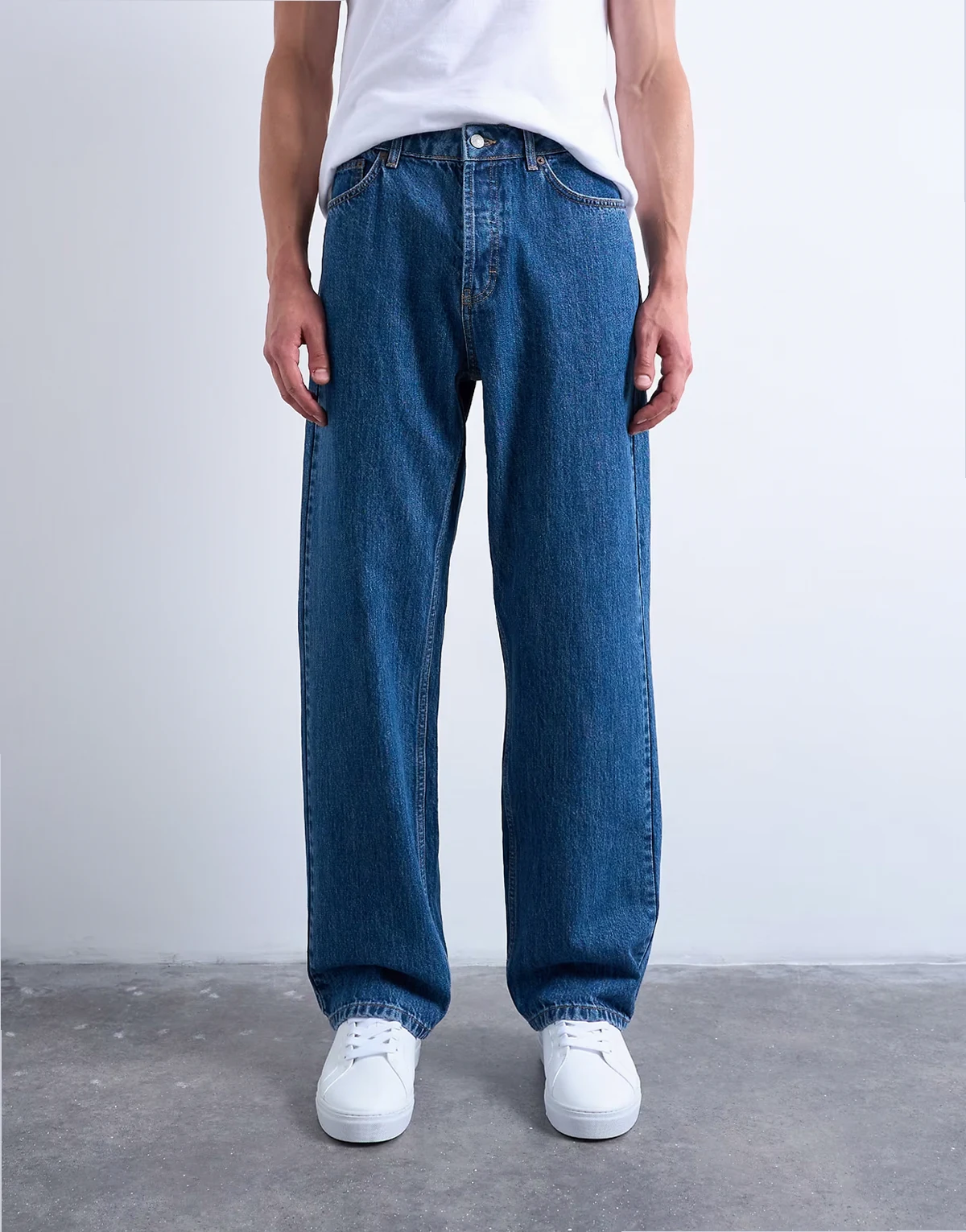 – Baggy Jeans aus festem Denim in mittlerer Waschung