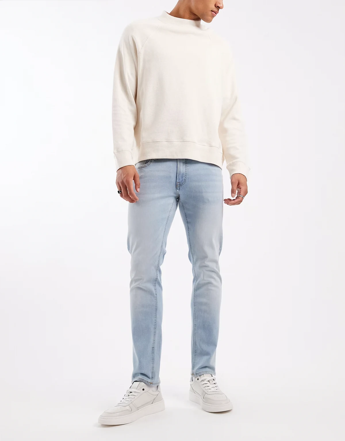 – Luke – Jasnoniebieskie dopasowane jeansy