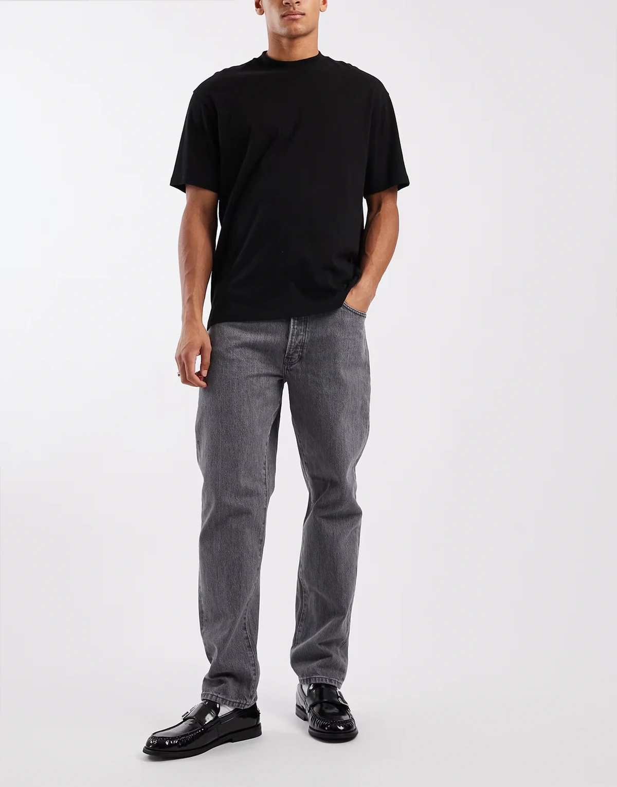 – Tye – Schmal zulaufende, locker geschnittene Jeans in Grau