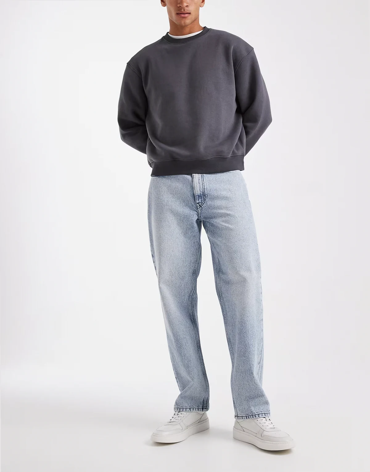 baggy fit jeans in light wash blue