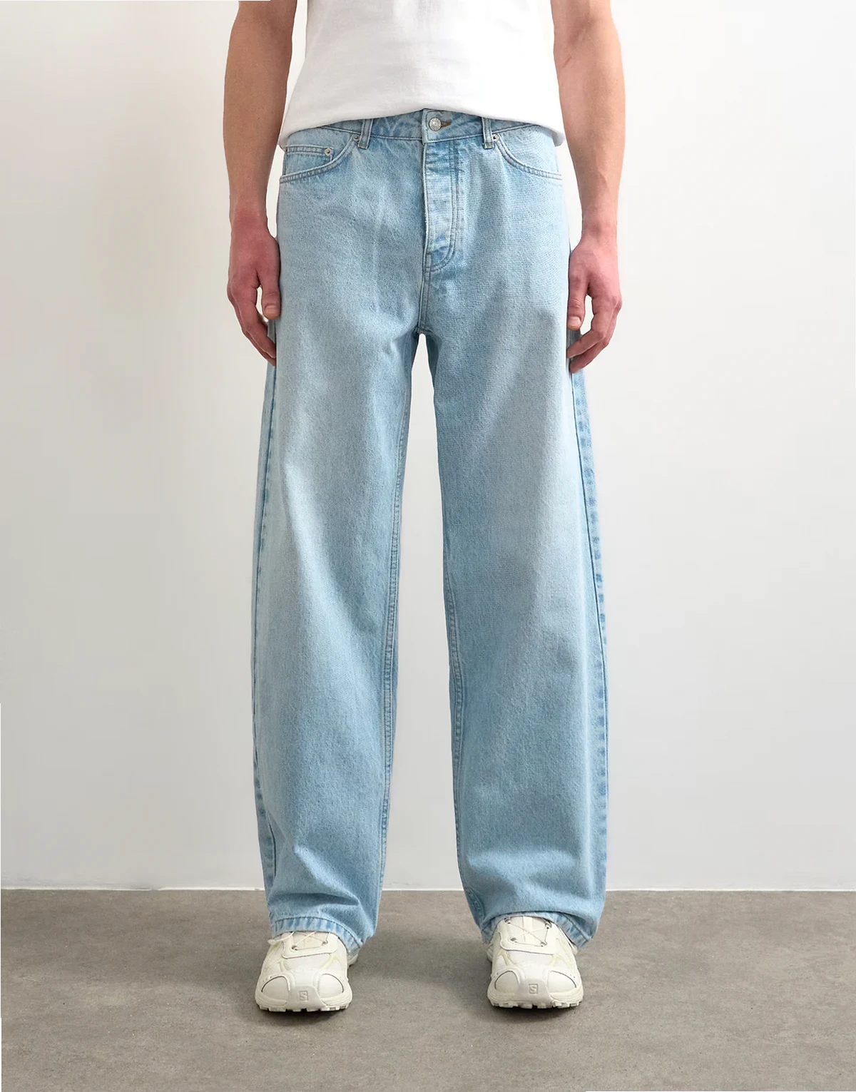 – Baggy Jeans aus festem Denim in heller Waschung