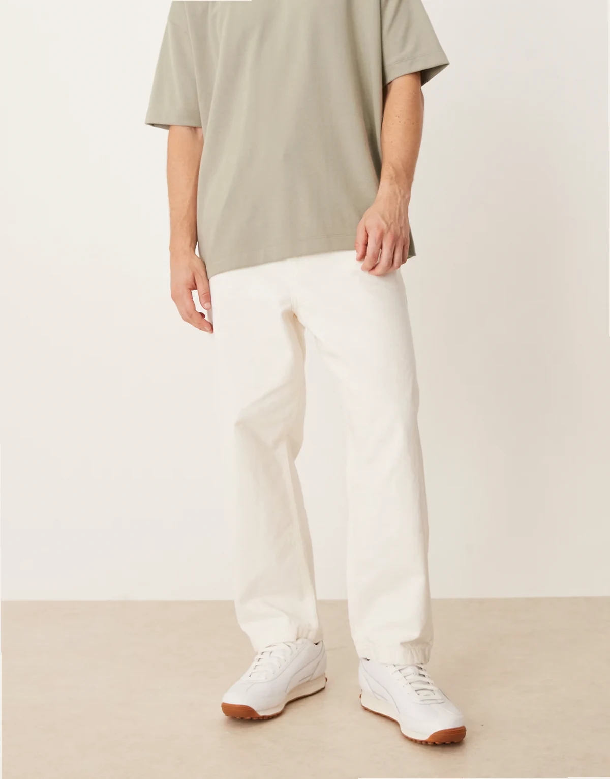 – Locker geschnittene Straight Jeans in Ecru