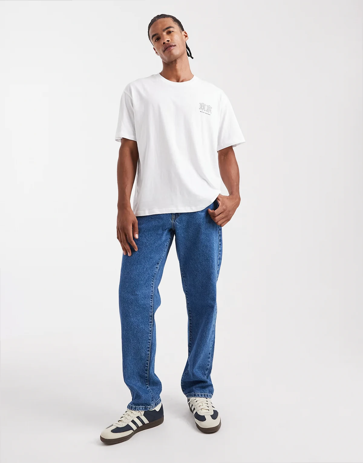 – Jeans mit geradem Schnitt in verwaschenem Mittelblau