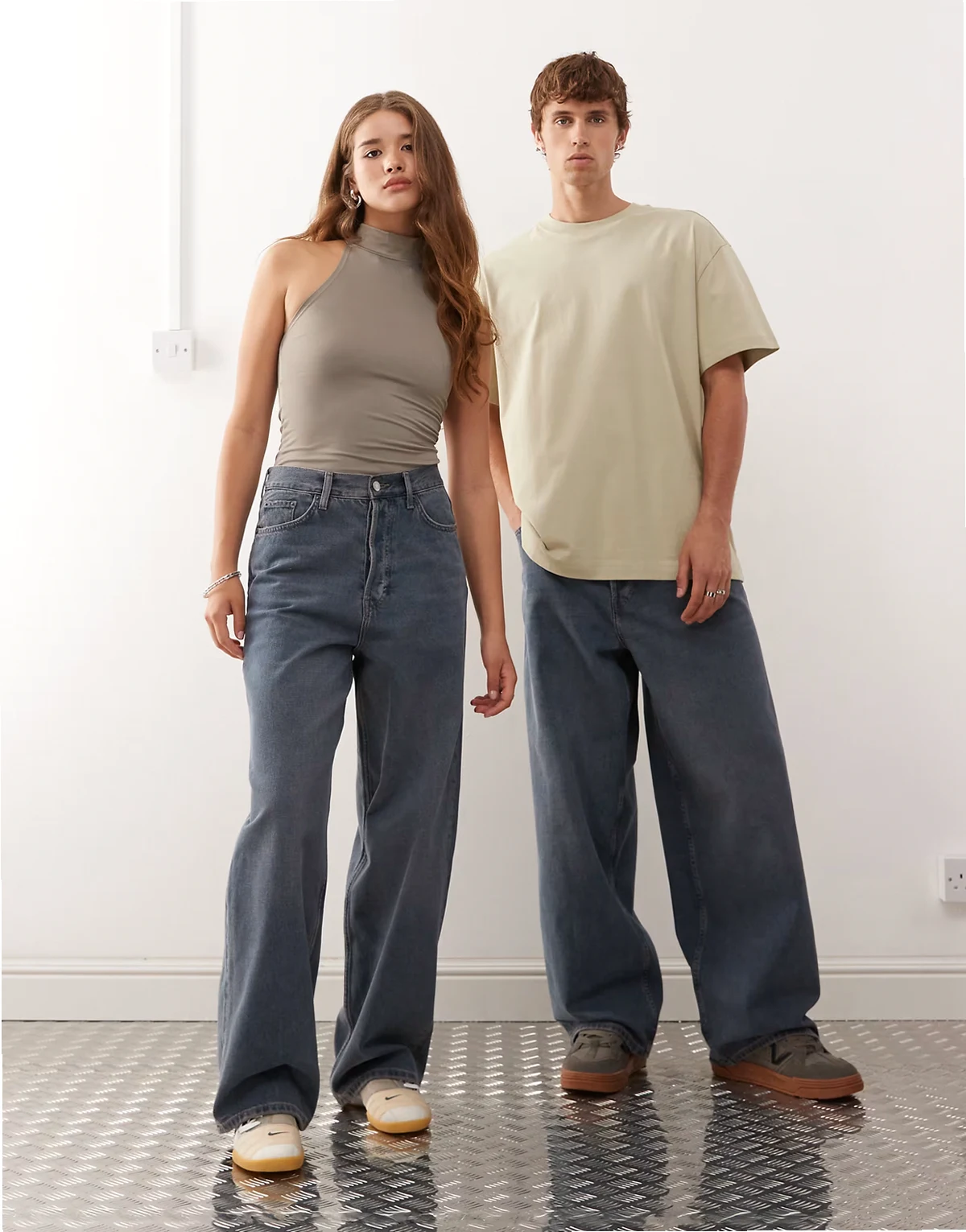 – Astro – Unisex – Weite Jeans in staubblauer Waschung mit niedrigem Bund und lockerem Schnitt