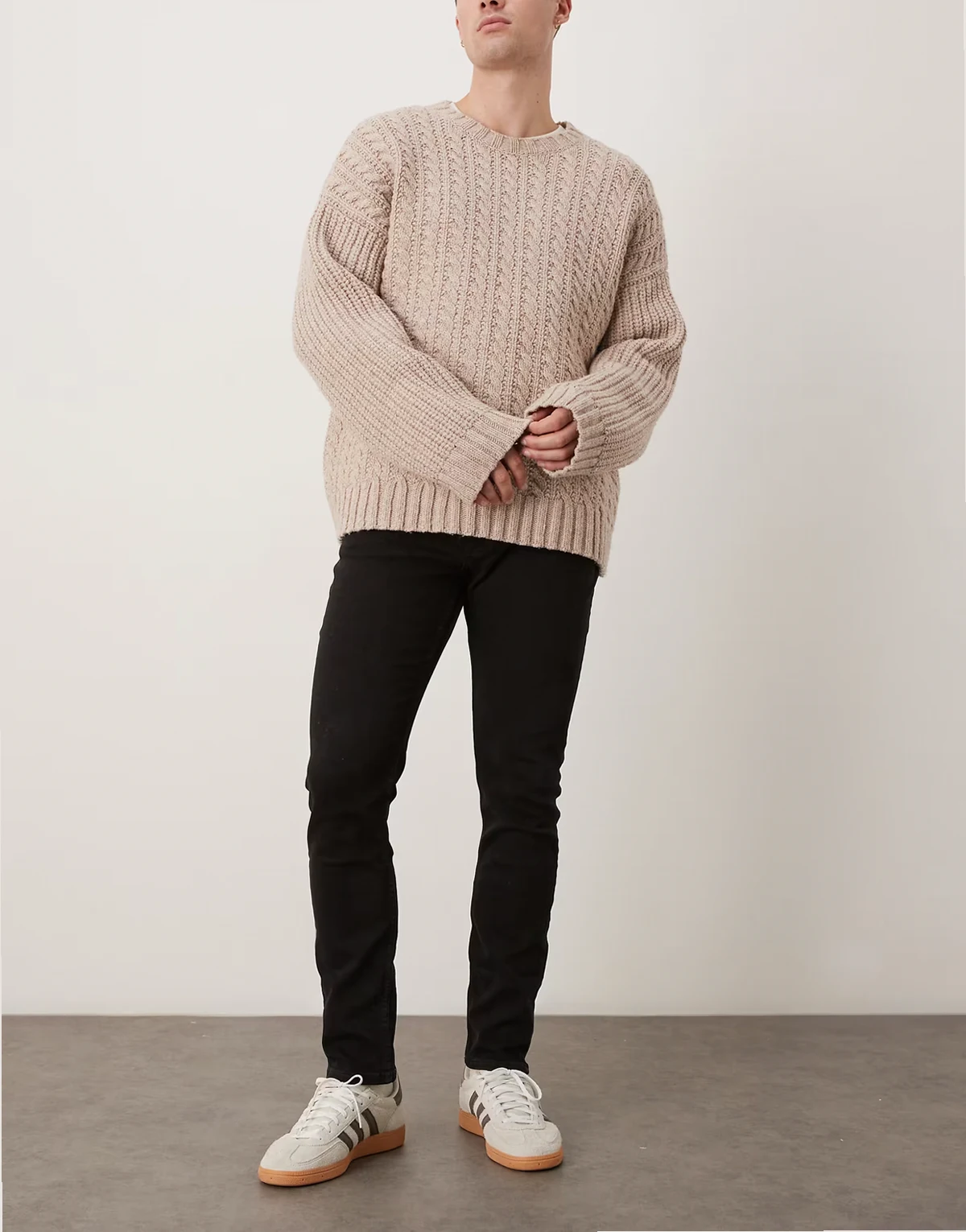 – Jude – Czarne bawełniane jeansy o dopasowanym kroju