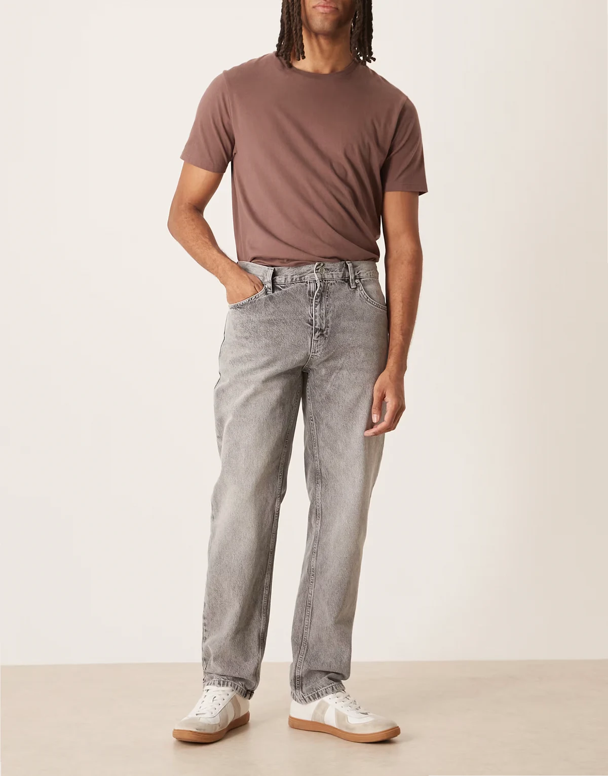 – Jeans mit geradem Schnitt in stark verwaschener, grauer Optik