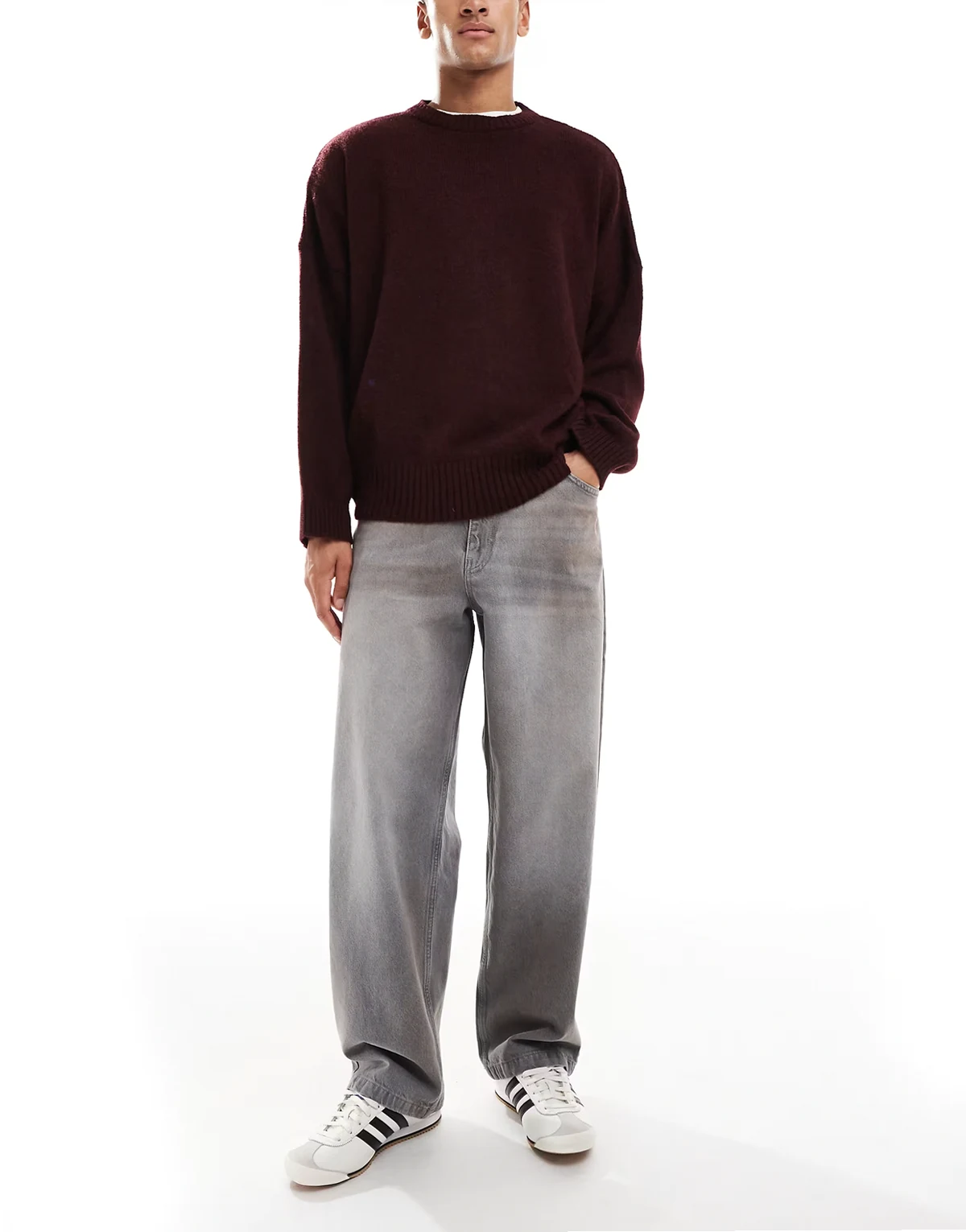 – Locker geschnittene Straight Jeans in grauer Waschung