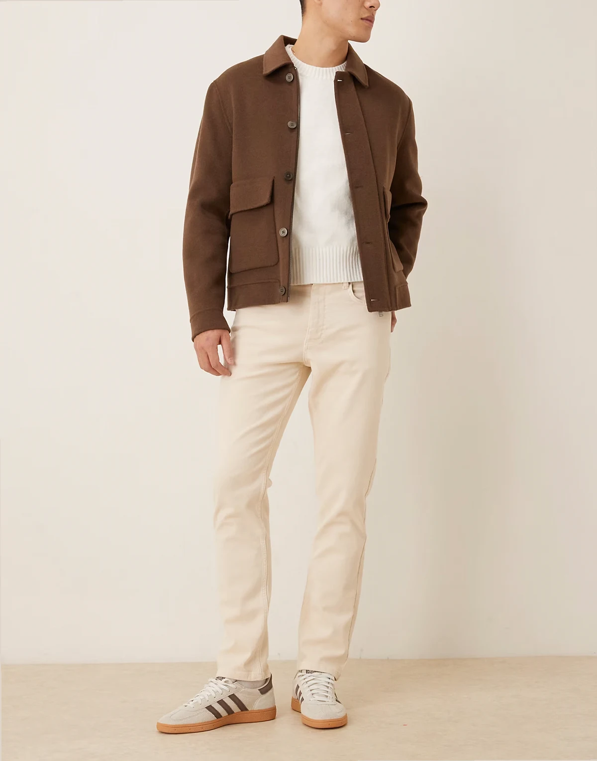 – Schmal geschnittene, bequeme Stretch-Jeans in überfärbtem Beige