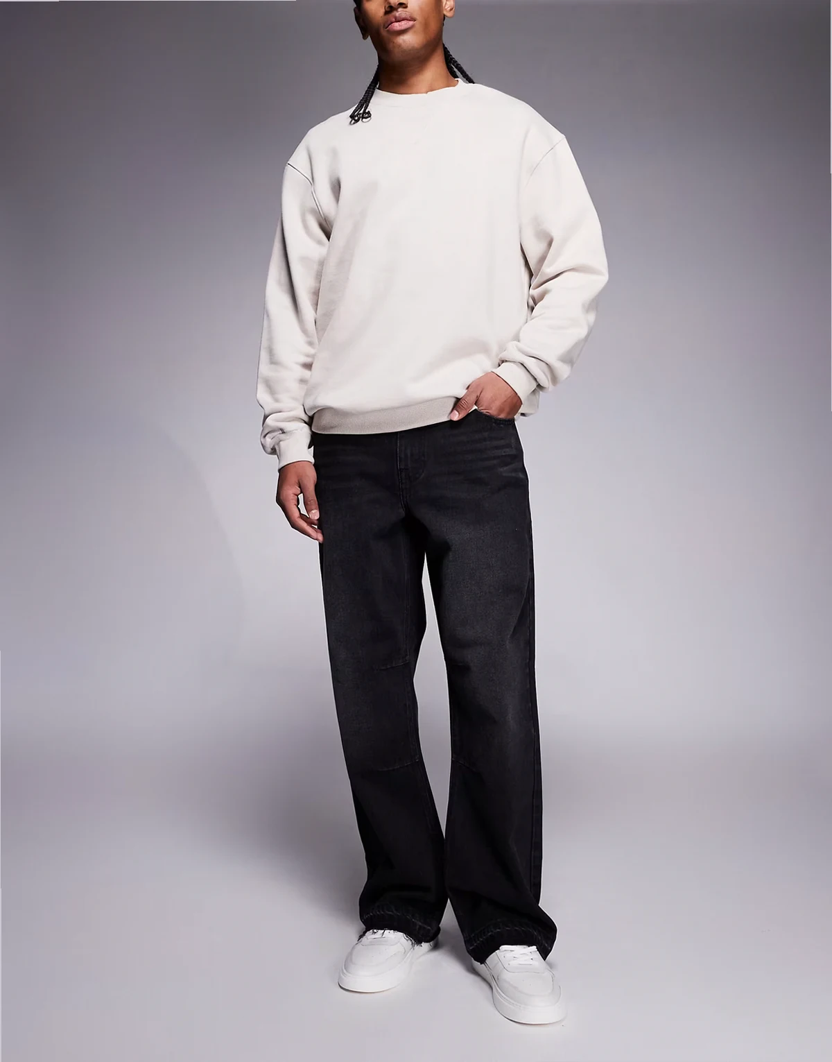 – Weite Jeans in Schwarz mit unbearbeitetem Saum