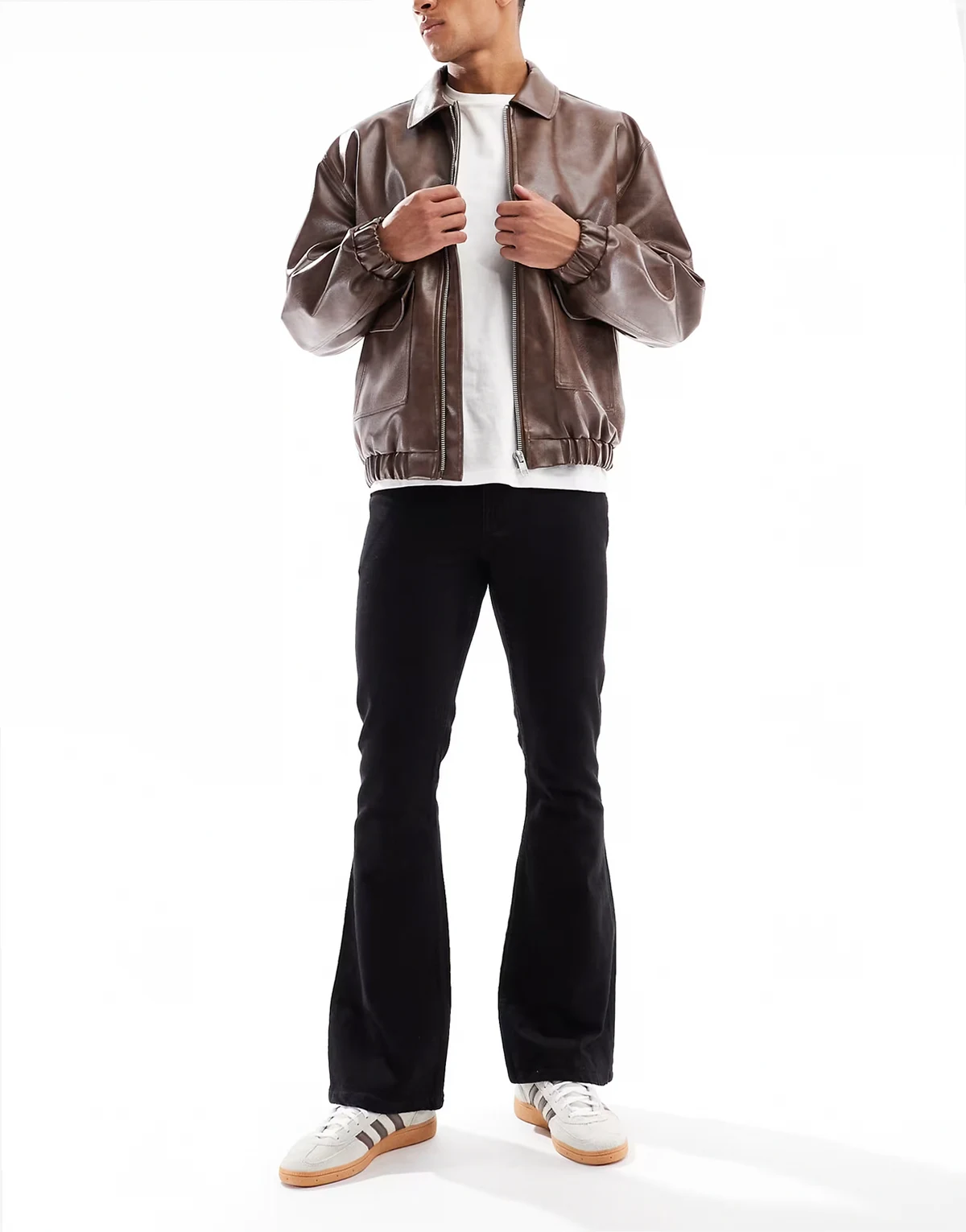 – Ausgestellte Stretch-Jeans in Schwarz