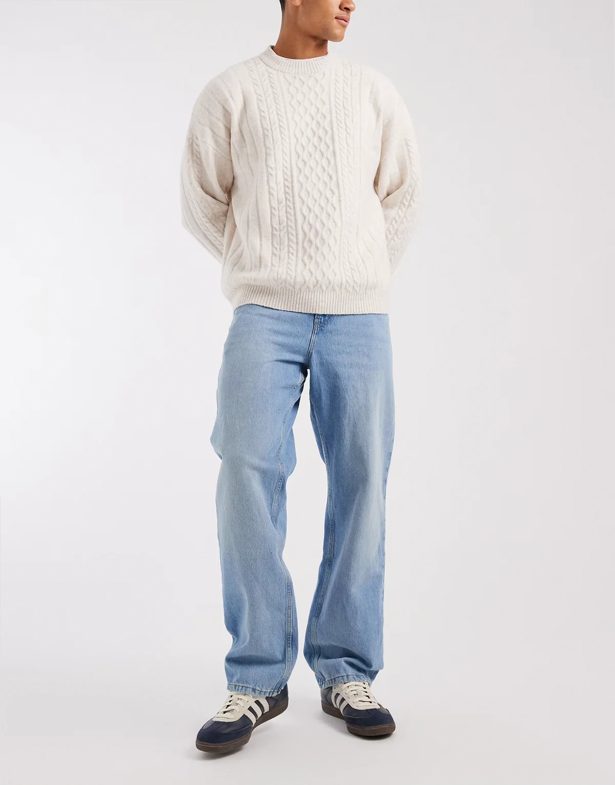 – Weite Jeans in statischem Blau