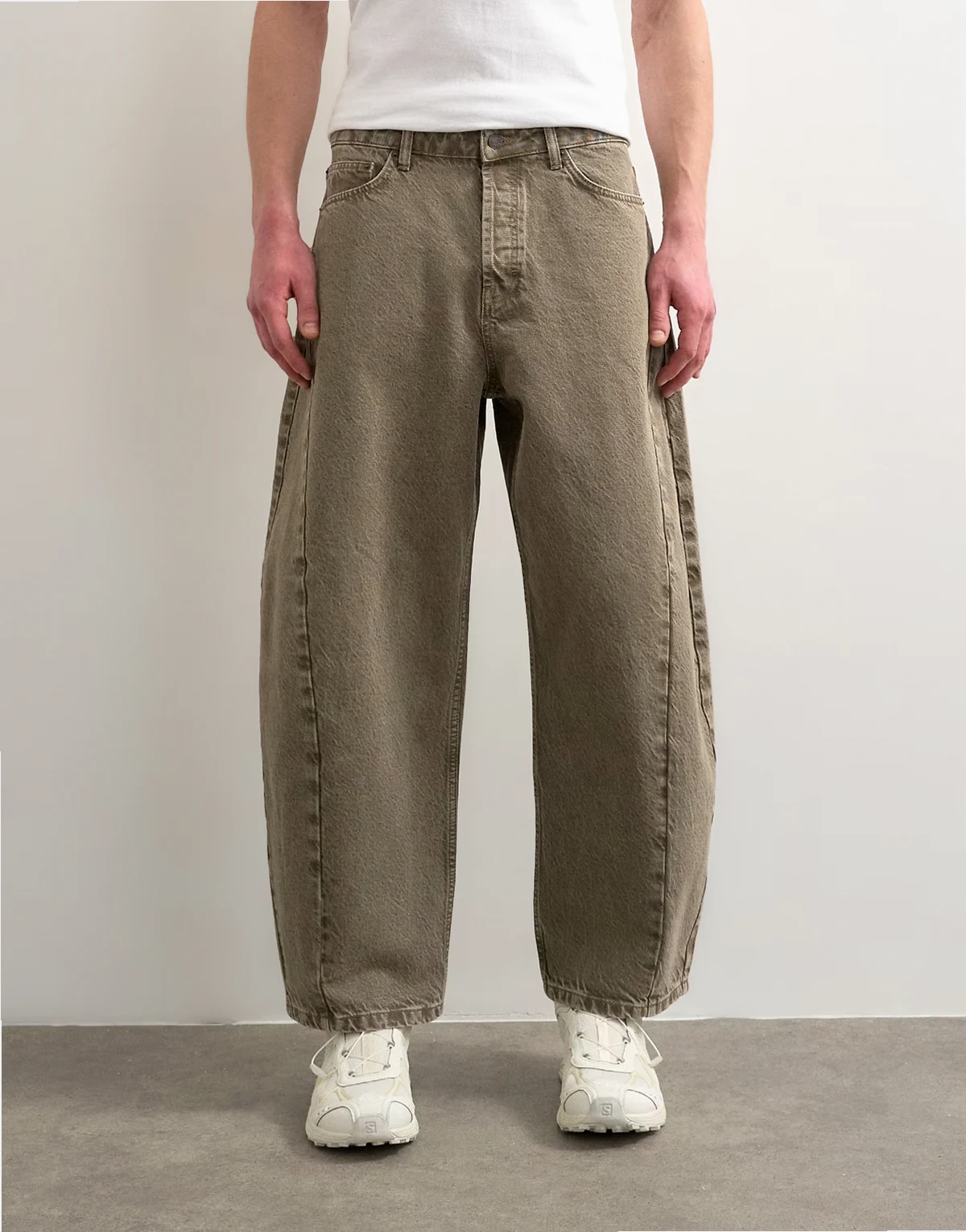 – Barrel-Leg-Jeans aus festem Denim in Hellbraun