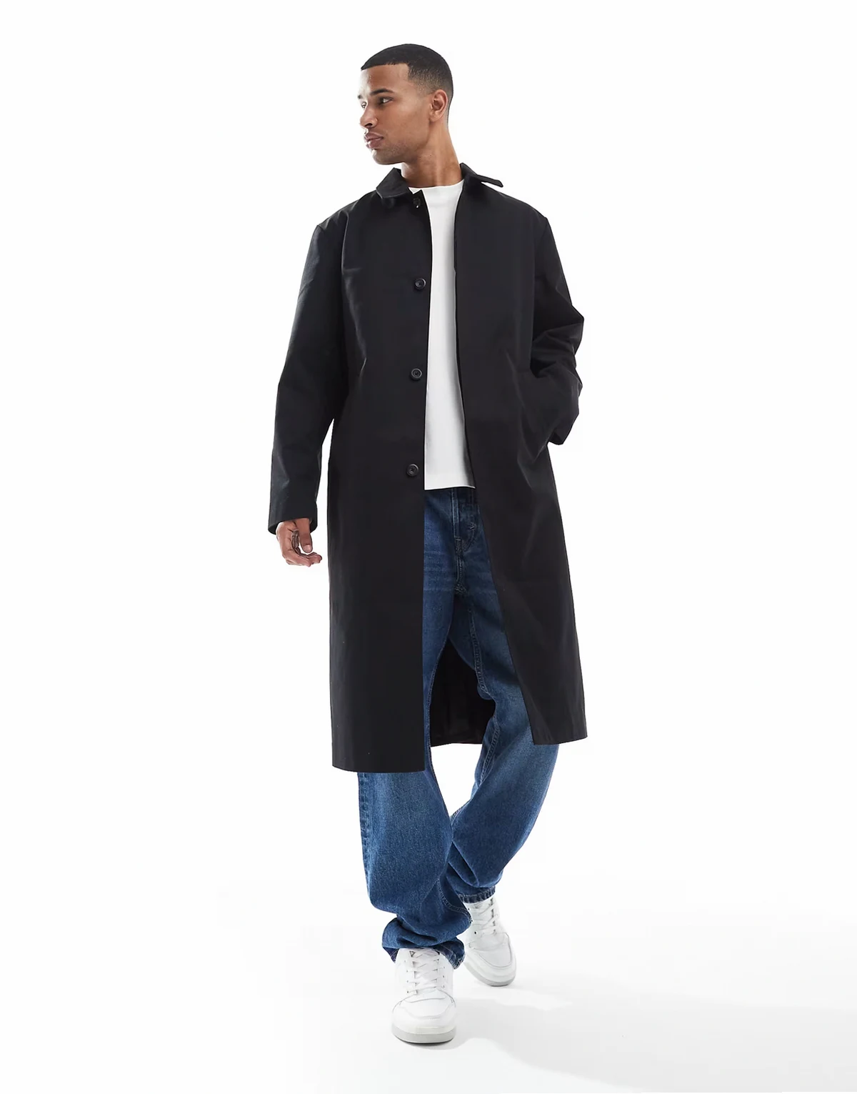 – Schwarzer Trenchcoat