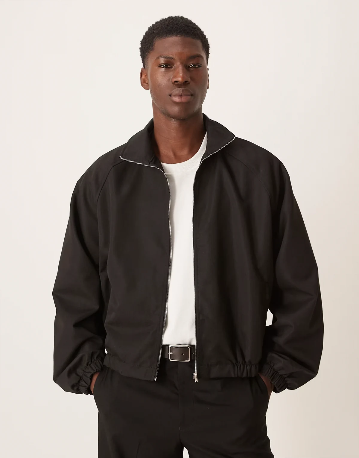 – Elegante Jacke in Schwarz mit Stehkragen
