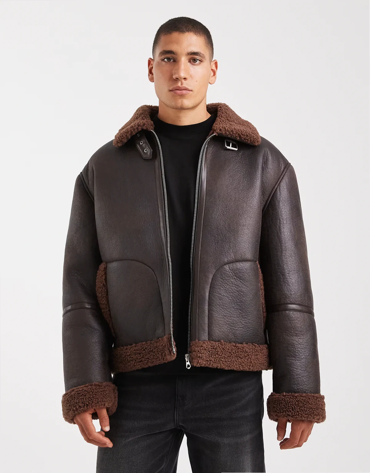 – Pilotenjacke aus Kunstleder in Dunkelbraun mit Teddyfutter