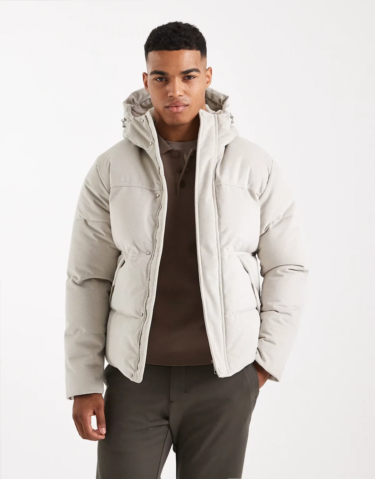 – Pufferjacke in Creme mit Kordelzug und Kapuze