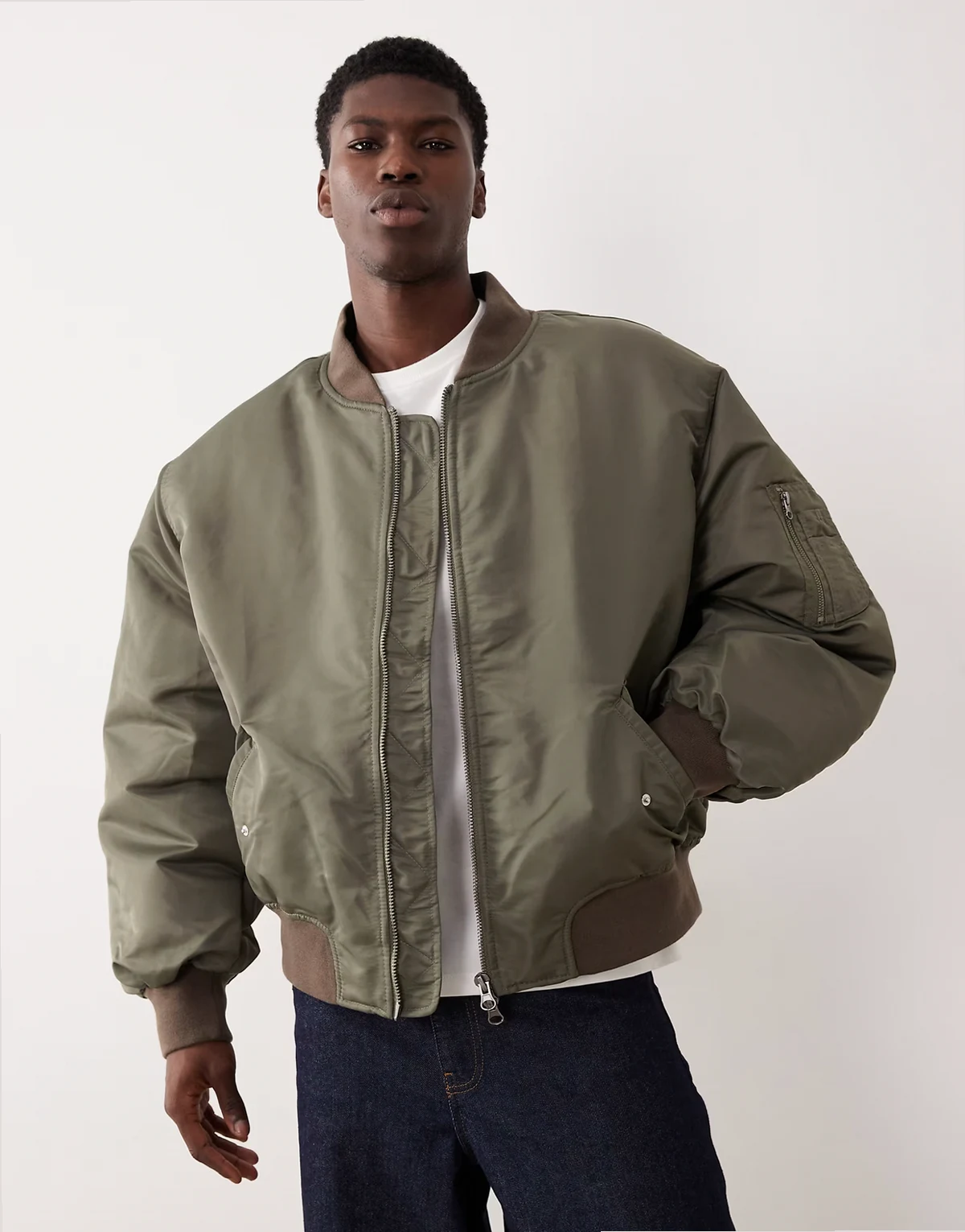– Oversize-Bomberjacke in Khaki