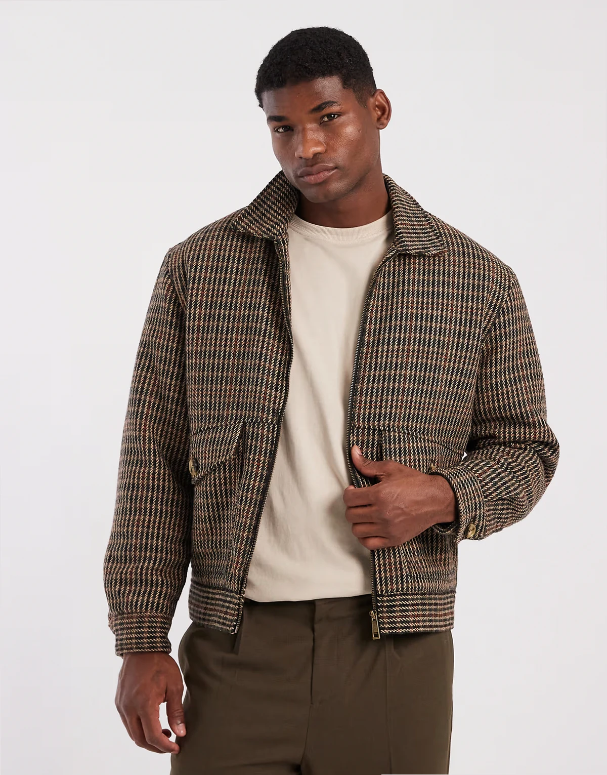 – Brązowa ocieplana kurtka coach o pudełkowym kroju w kratkę