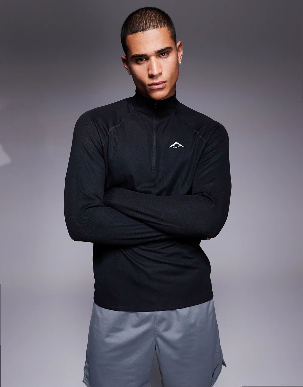 Trail logo half zip sweatshirt in black