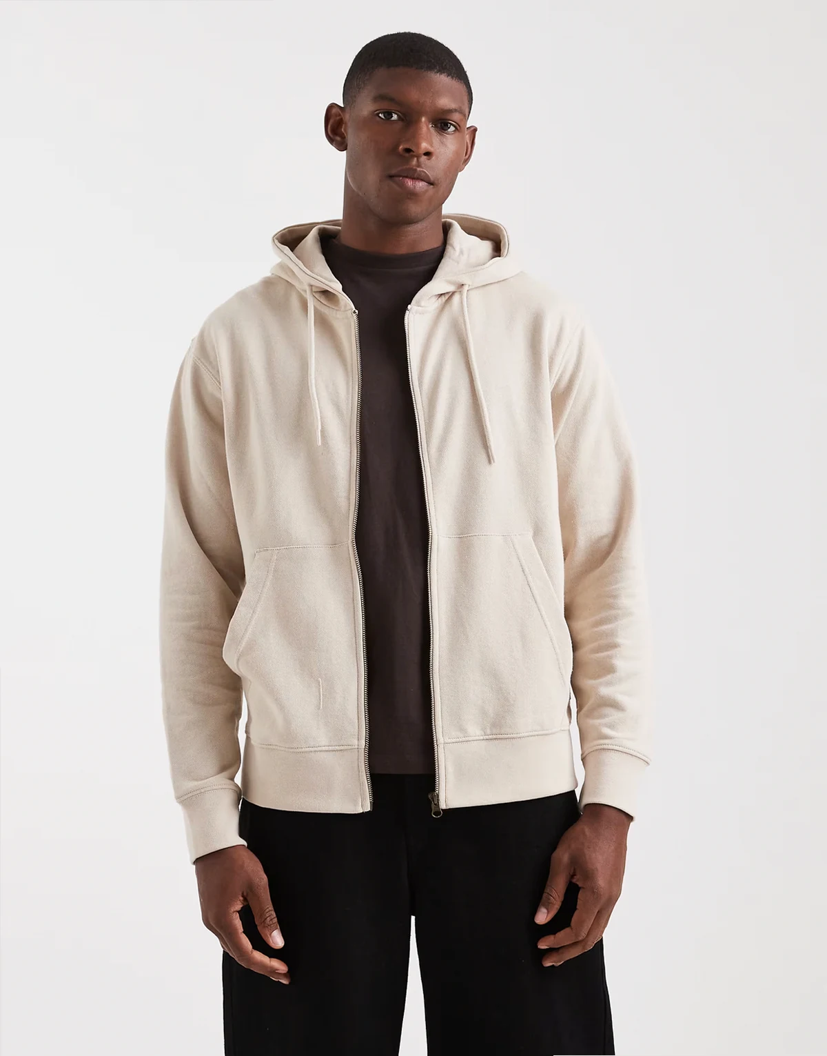 – Zapinana na zamek kremowa bluza z kapturem o fasonie super oversize