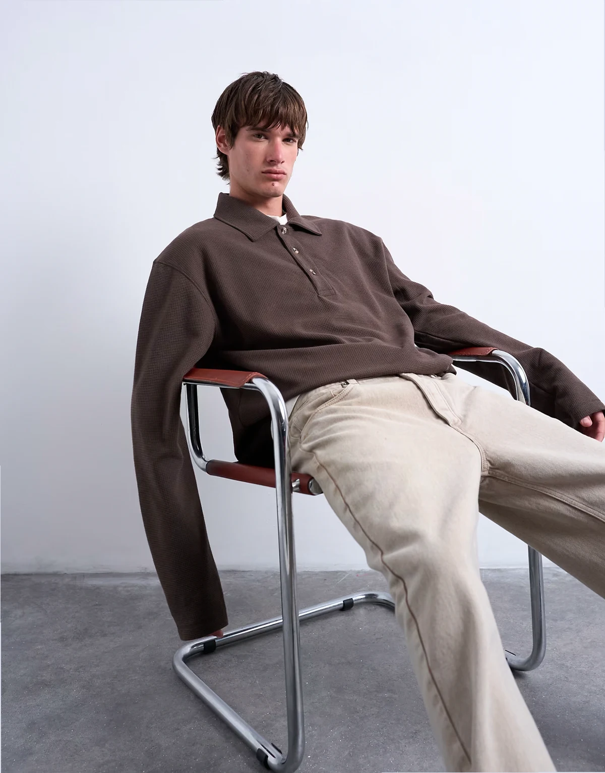 – Kastiges Polo-Sweatshirt in Braun mit Waffelstruktur
