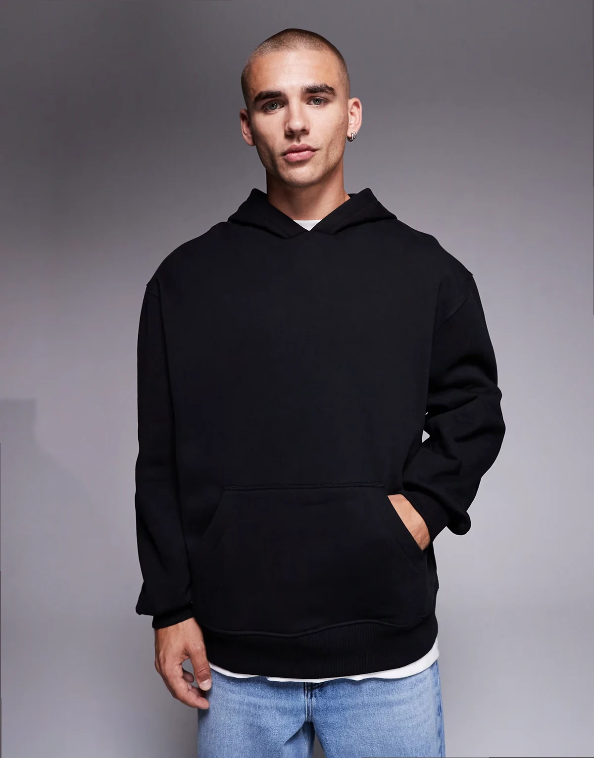 – Premium – Gruba czarna bluza oversize z kapturem o wydłużonym fasonie i gramaturze 400 g/m²