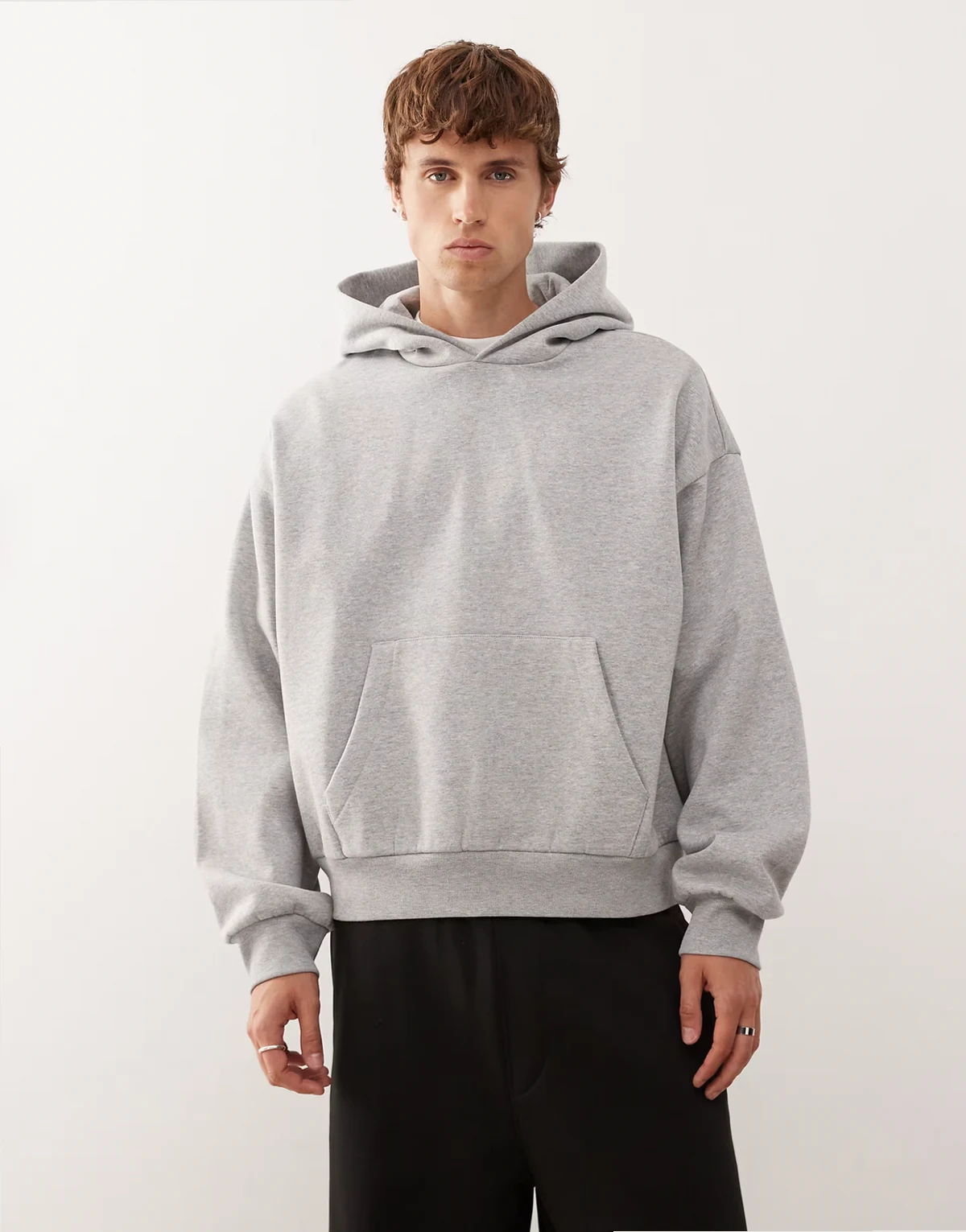 – Kastiger Oversize-Kapuzenpullover aus schwerem Jersey in meliertem Grau