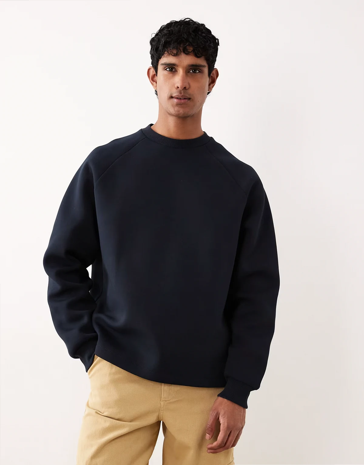 – Gruba granatowa bluza