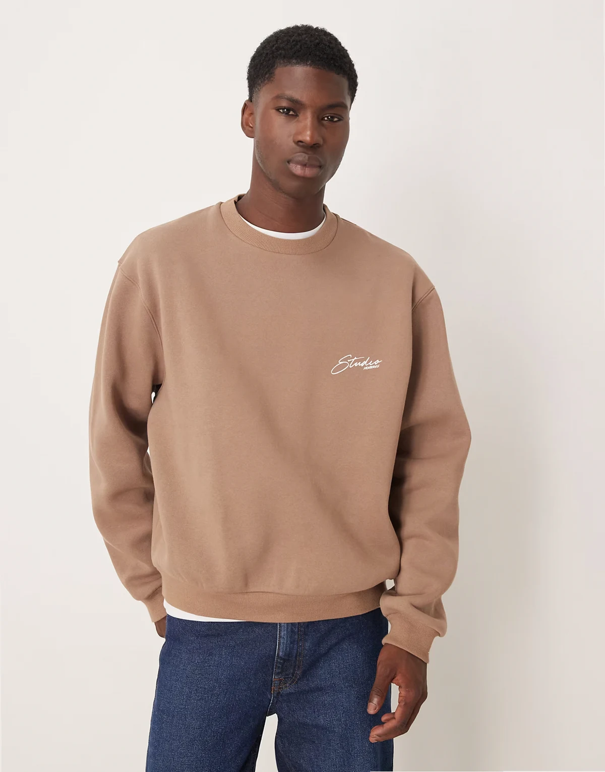 – Kastiges Relaxed-Fit-Sweatshirt in Beige mit Brust-Print