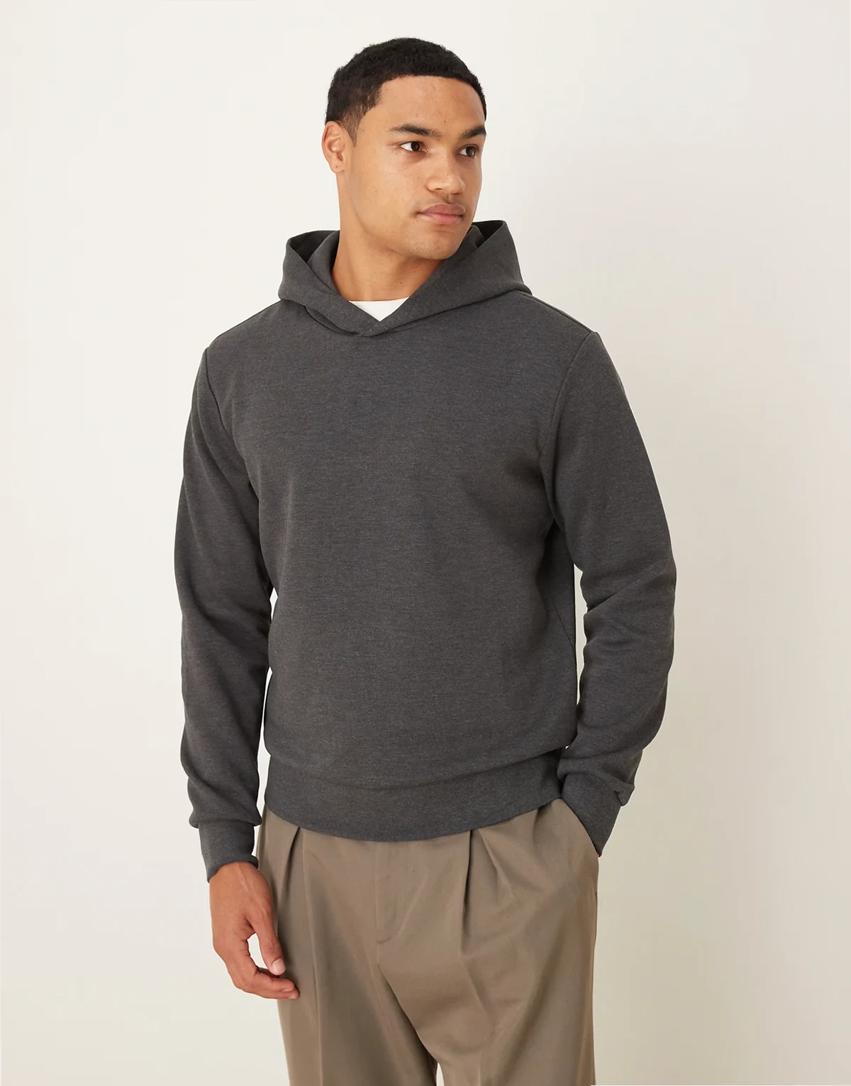 – Grafitowa bluza z kapturem oversize