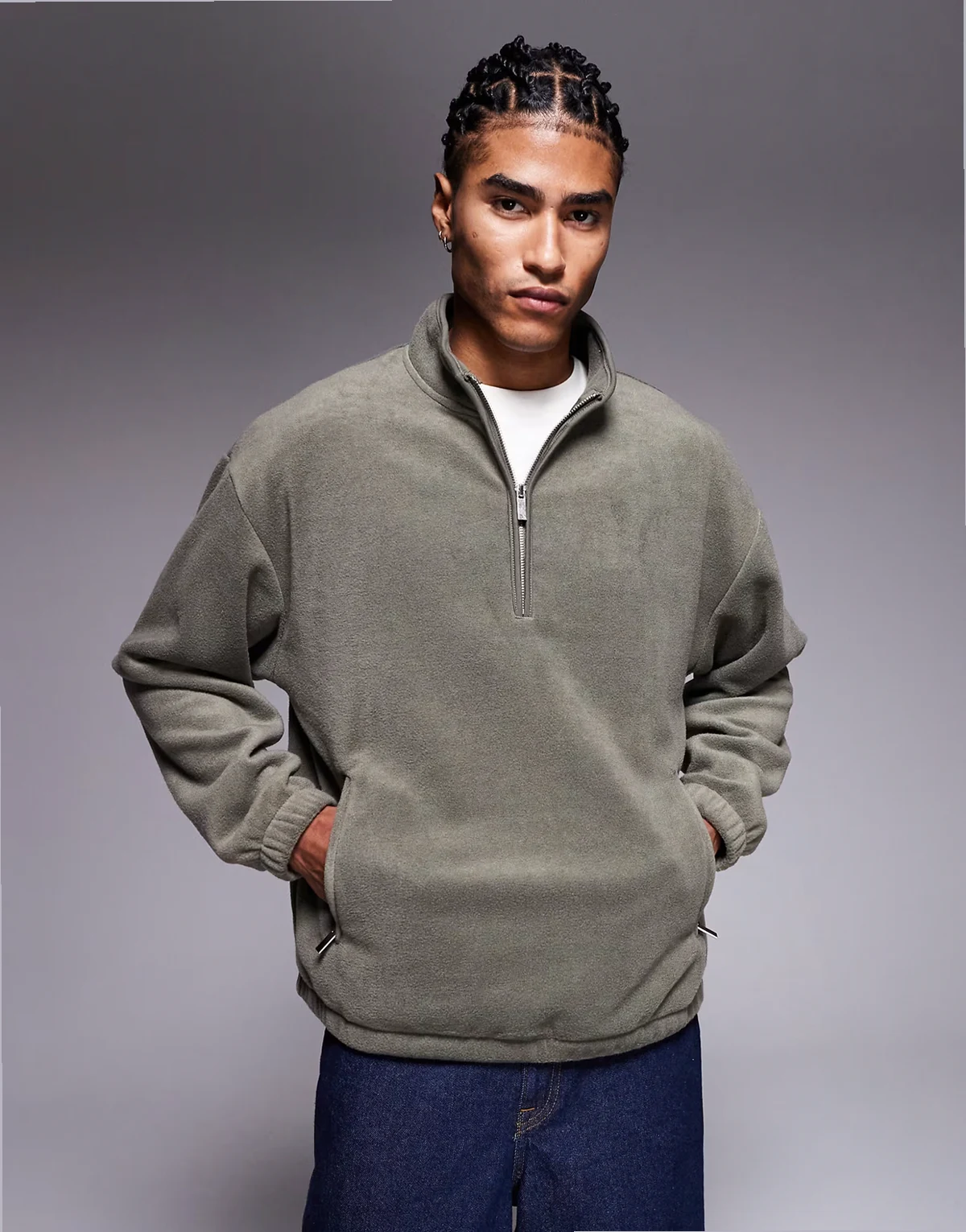 – Extremes Oversize-Sweatshirt aus Fleece in Olivgrün mit Stehkragen und kurzem Reißverschluss