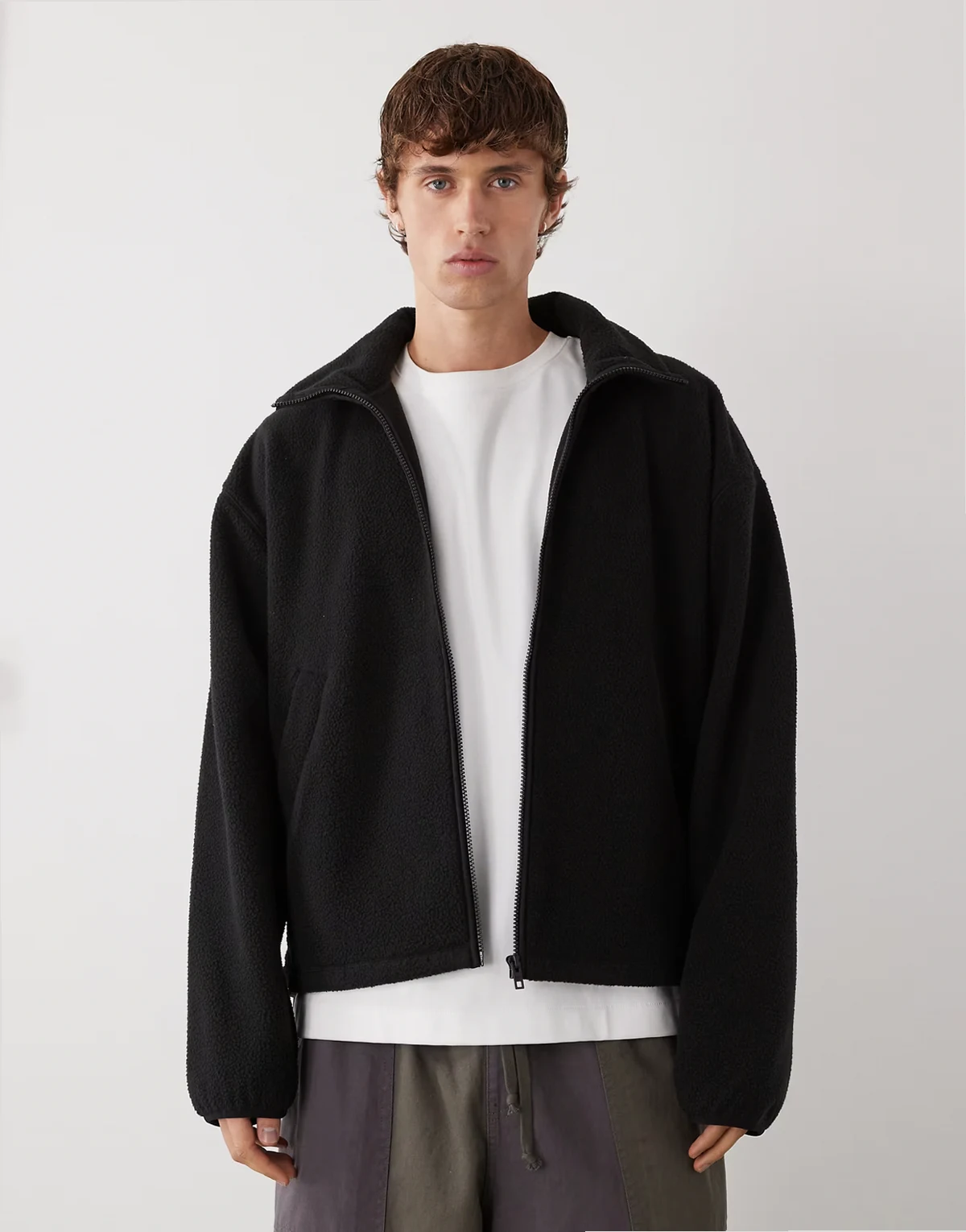 – Teddyfell-Sweatshirt in Schwarz mit kurzem Reißverschluss