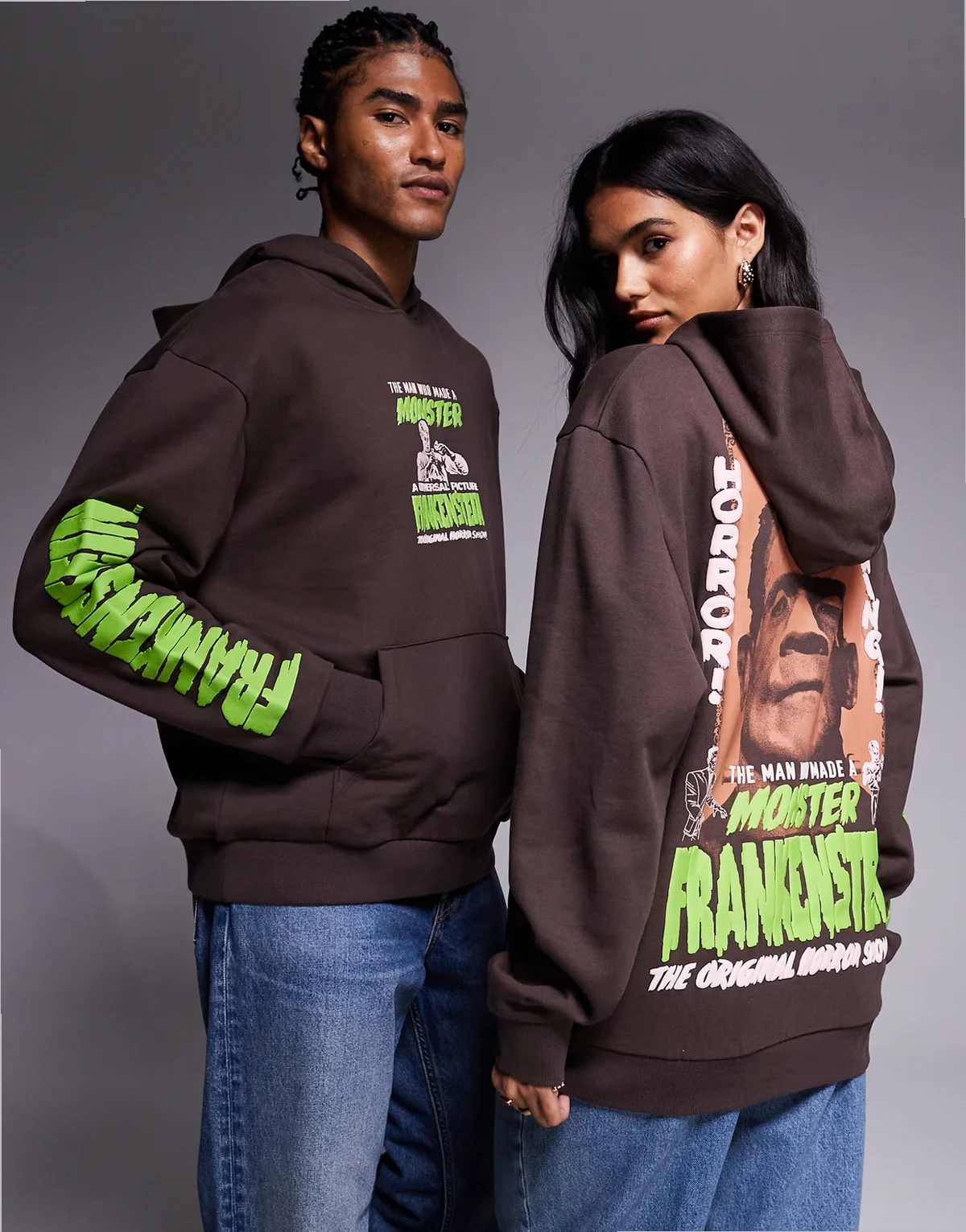 – Unisex-Kapuzenpullover im Relaxed Fit in Braun mit „Frankenstein"-Print