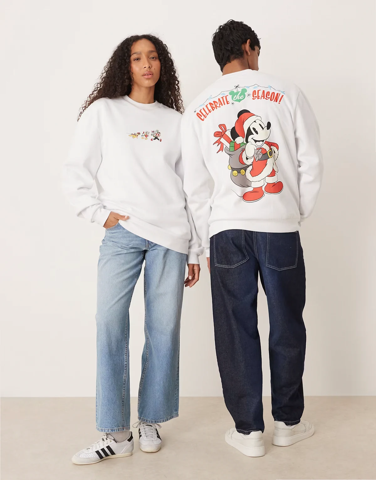 – Disney – Weihnachten – Relaxed-Fit-Sweatshirt in Weiß mit „Mickey & Friends“-Prints