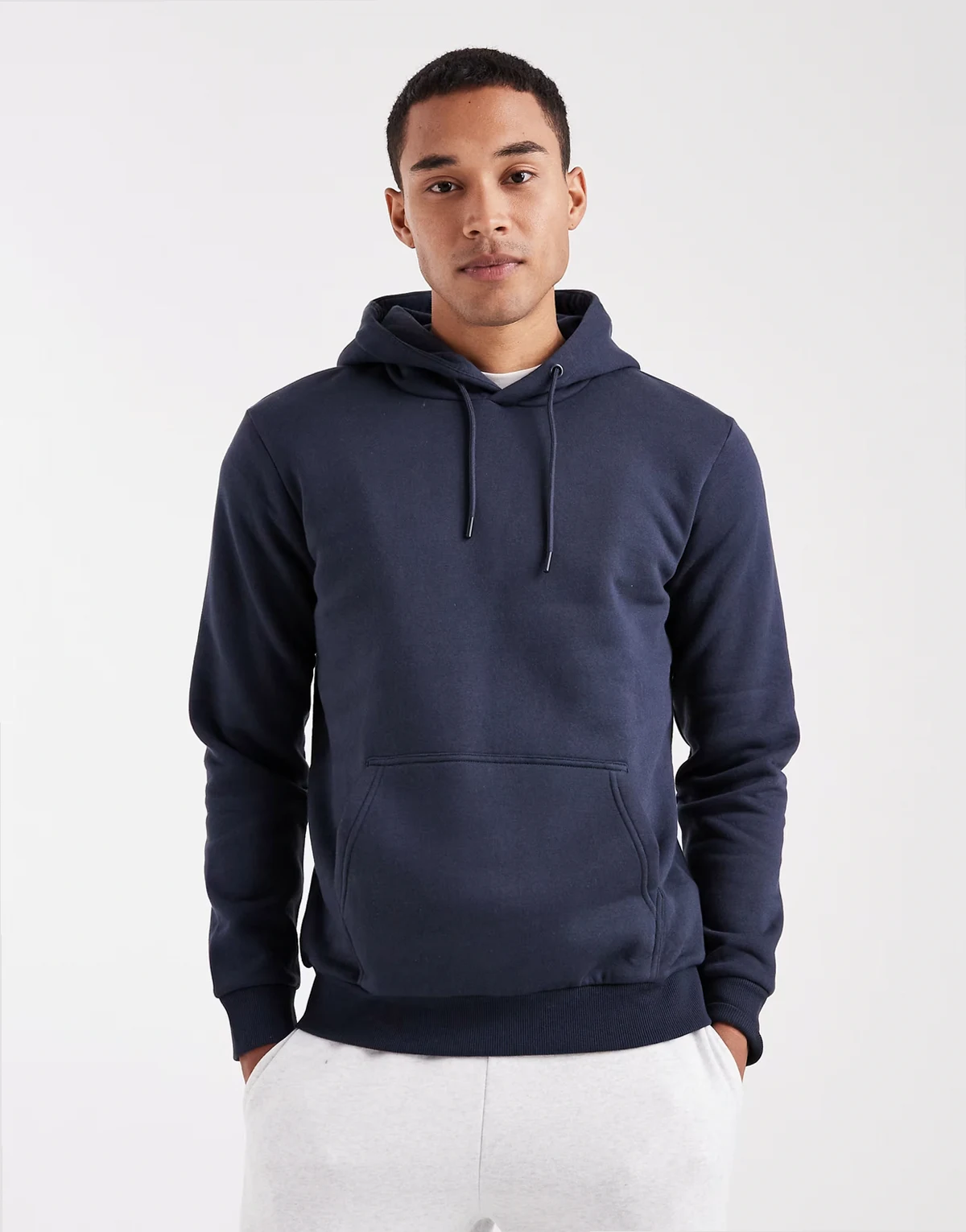 – Schmal geschnittener Kapuzenpullover in Marineblau