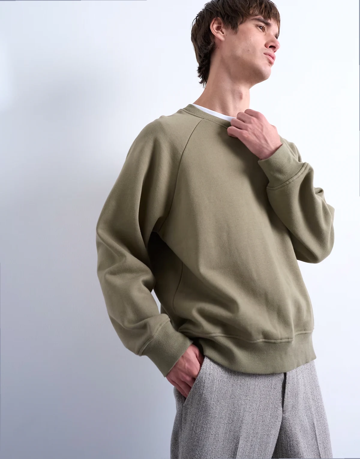 – Kastiges Sweatshirt in Khaki mit Raglanärmeln